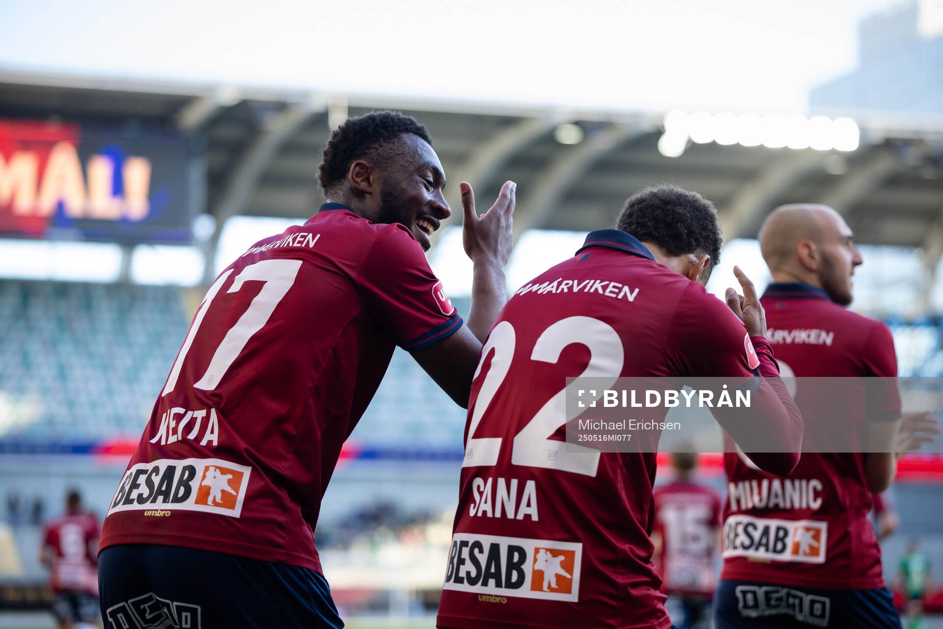 Örgrytes Haladj-Madiou Keita jublar ihop med Tobias Sana efter 1-0 under fotbollsmatchen i Superettan mellan Örgryte och Varberg den 16 maj 2025 i Göteborg.