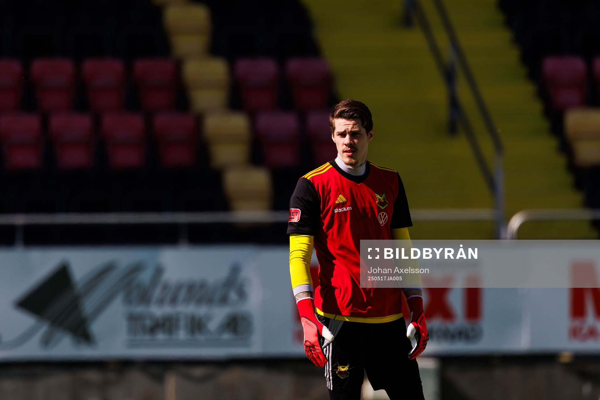 Östersunds målvakt Adam Benediktsson inför fotbollsmatchen i Superettan mellan Östersund och Sandvikens IF den 17 maj 2025 i Östersund.