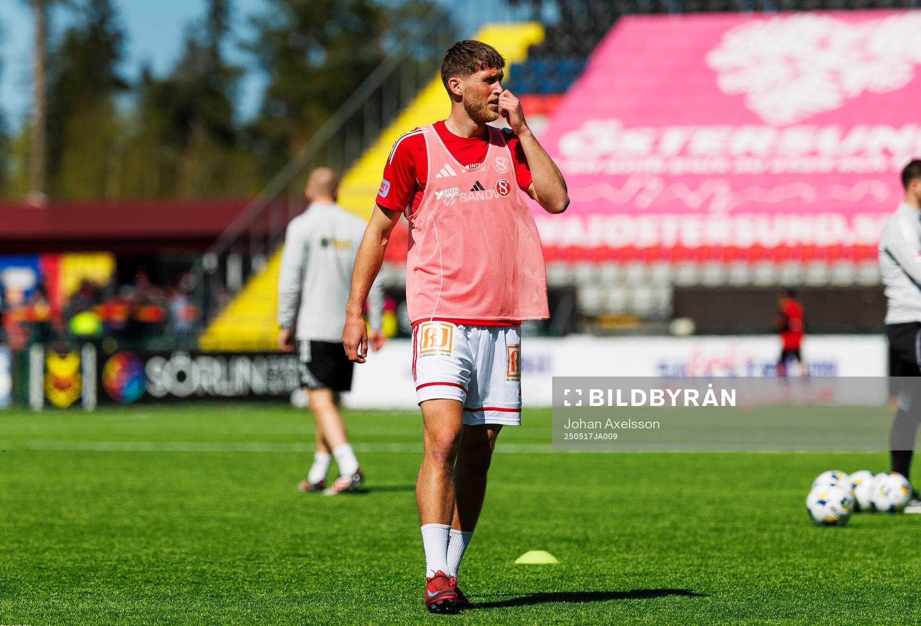 Sandvikens IFs Emil Engqvist inför fotbollsmatchen i Superettan mellan Östersund och Sandvikens IF den 17 maj 2025 i Östersund. 