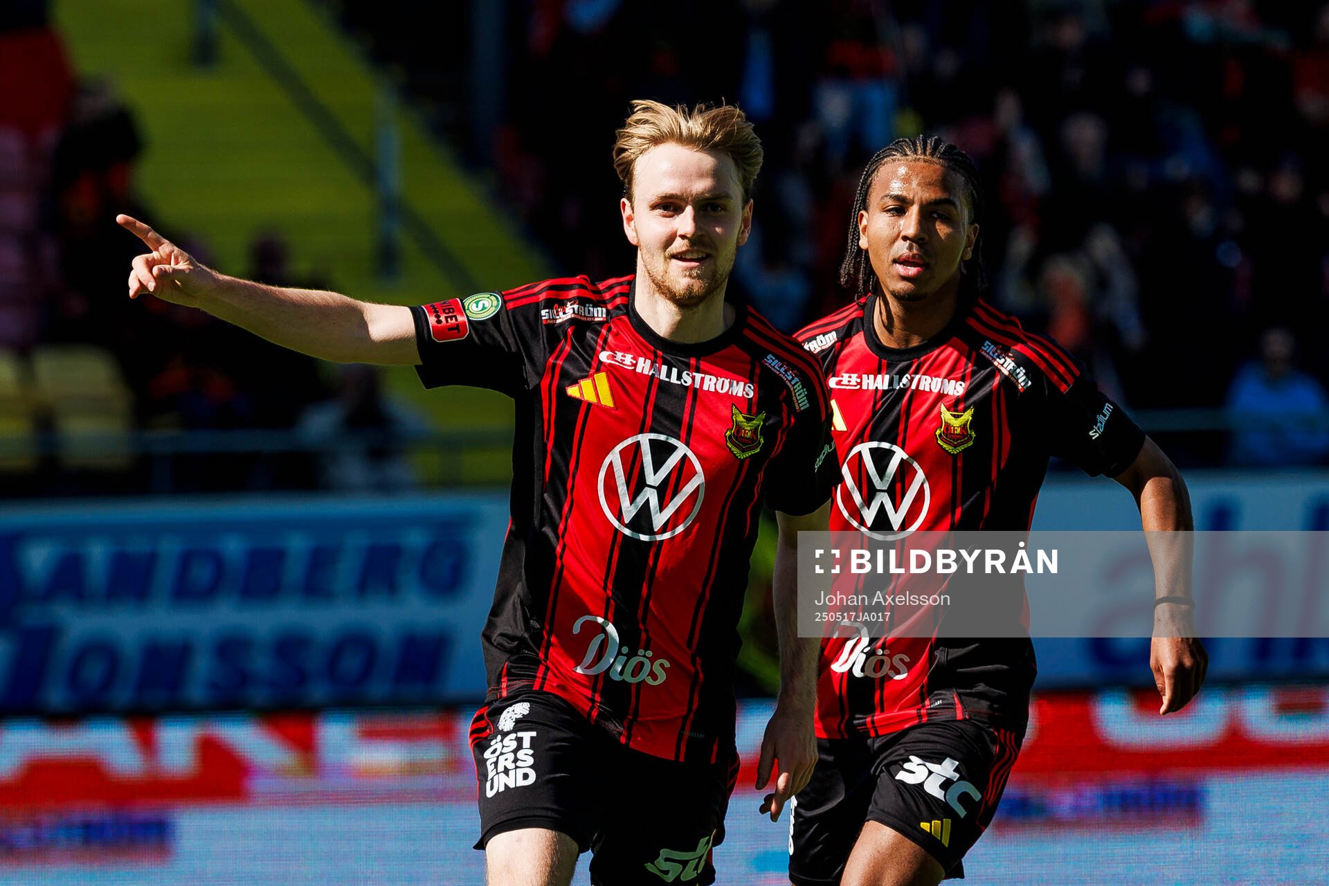 Östersunds Simon Marklund jublar efter 1-0 under fotbollsmatchen i Superettan mellan Östersund och Sandvikens IF den 17 maj 2025 i Östersund. 