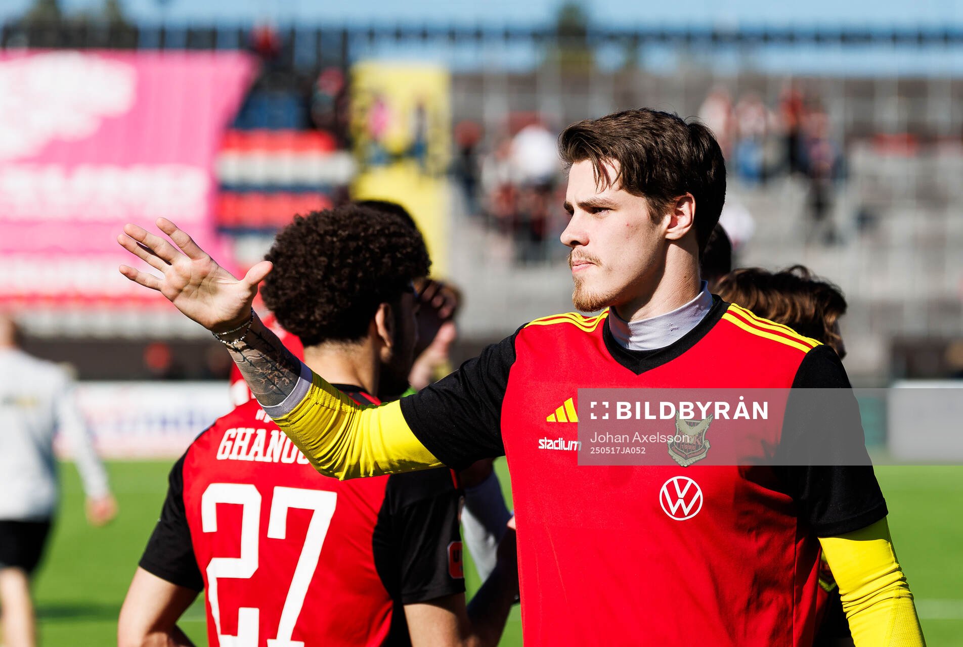 Östersunds målvakt Adam Benediktsson efter fotbollsmatchen i Superettan mellan Östersund och Sandvikens IF den 17 maj 2025 i Östersund.