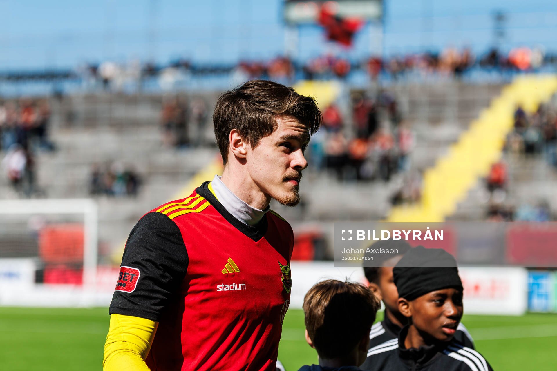 Östersunds målvakt Adam Benediktsson efter fotbollsmatchen i Superettan mellan Östersund och Sandvikens IF den 17 maj 2025 i Östersund.