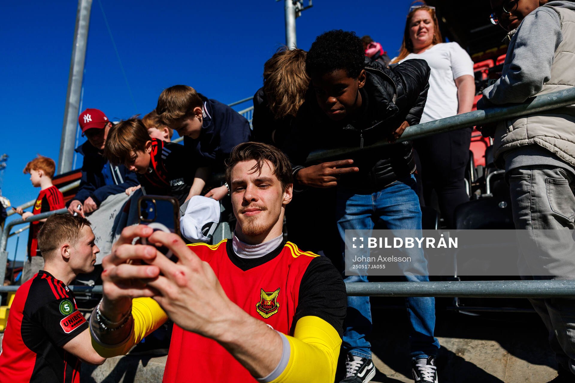 Östersunds målvakt Adam Benediktsson efter fotbollsmatchen i Superettan mellan Östersund och Sandvikens IF den 17 maj 2025 i Östersund.