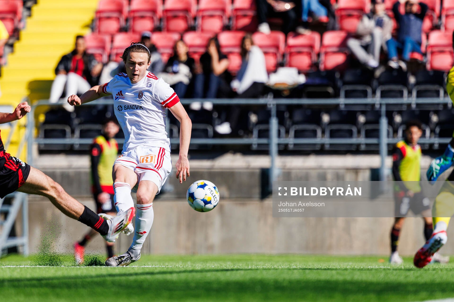 Sandvikens IFs Oscar Sjöstrand under fotbollsmatchen i Superettan mellan Östersund och Sandvikens IF den 17 maj 2025 i Östersund. 