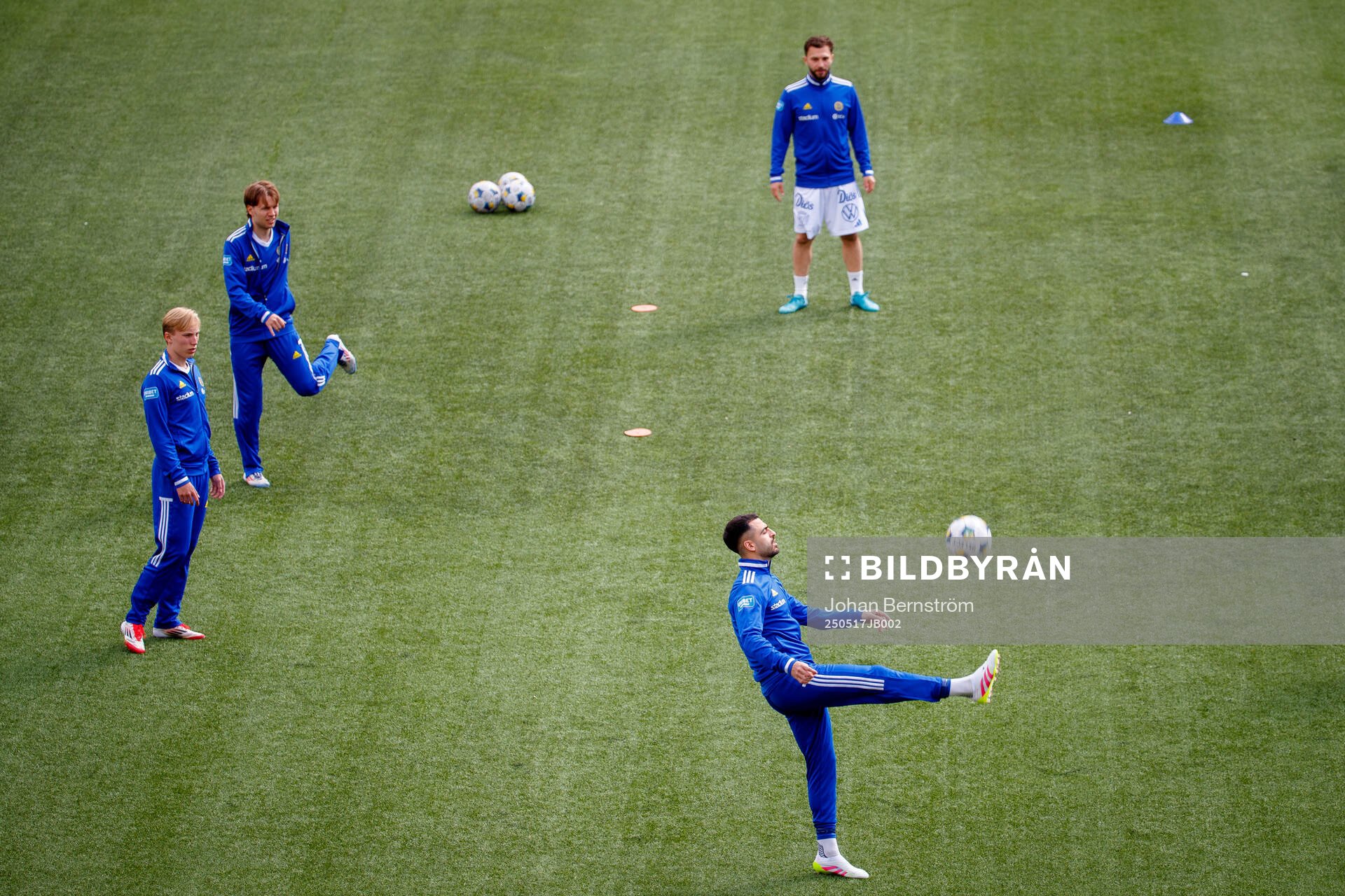 GIF Sundsvalls uppvärmning inför fotbollsmatchen i Superettan mellan Örebro och GIF Sundsvall den 17 maj 2025 i Örebro. 