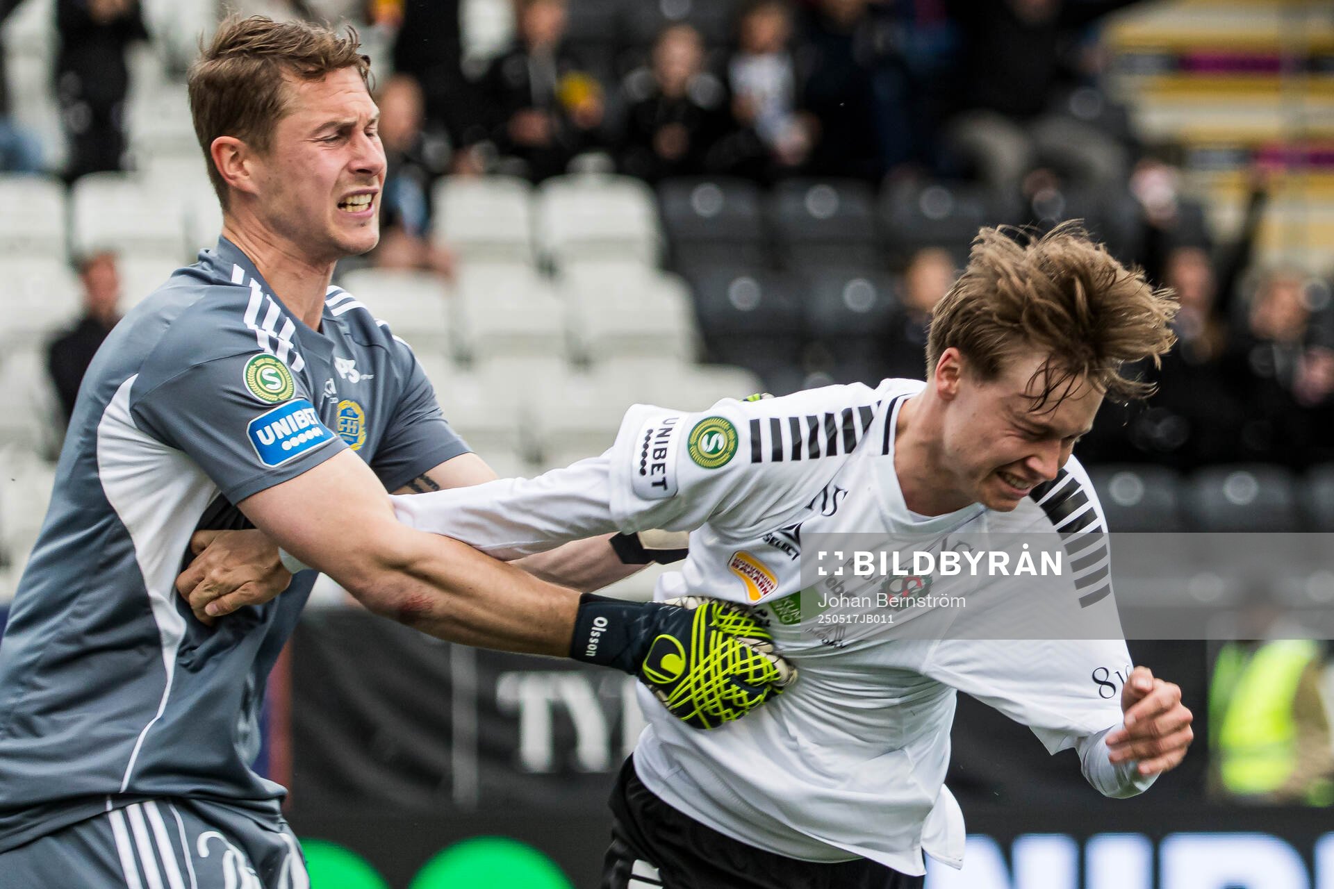 GIF Sundsvalls målvakt Jonas Olsson och Örebros Linus