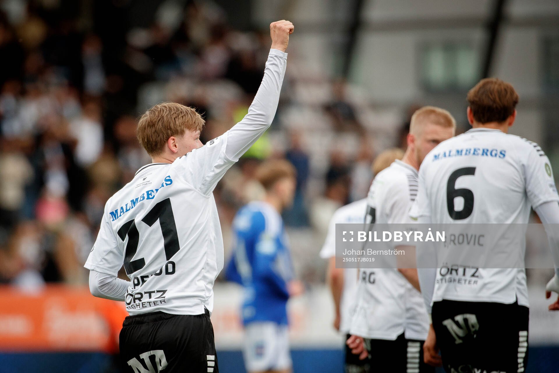 Örebros Linus Alperud gör 1-0 och jublar under fotbollsmatchen i Superettan mellan Örebro och GIF Sundsvall den 17 maj 2025 i Örebro. 