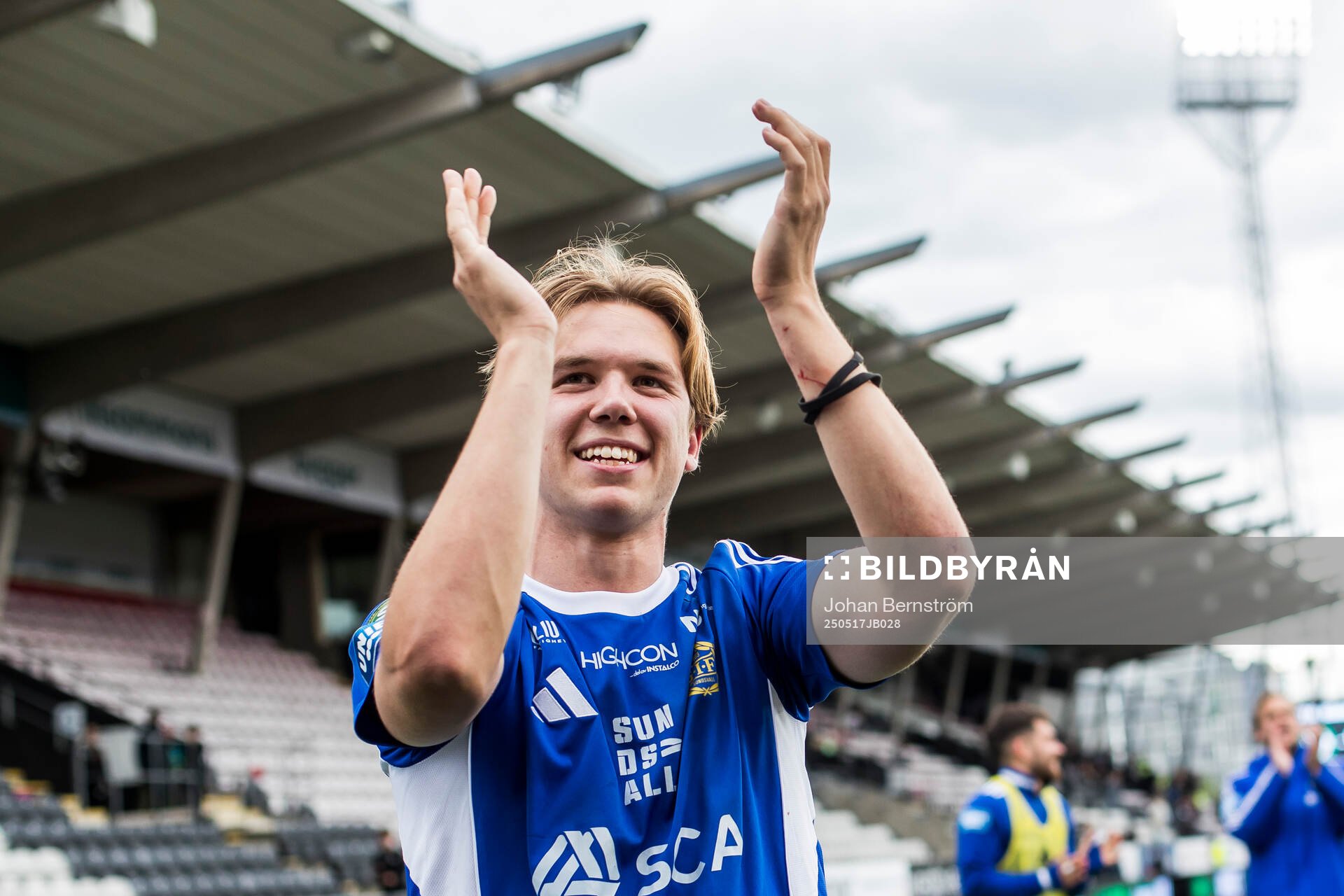 GIF Sundsvalls Ture Sandberg jublar efter fotbollsmatchen i Superettan mellan Örebro och GIF Sundsvall den 17 maj 2025 i Örebro. 