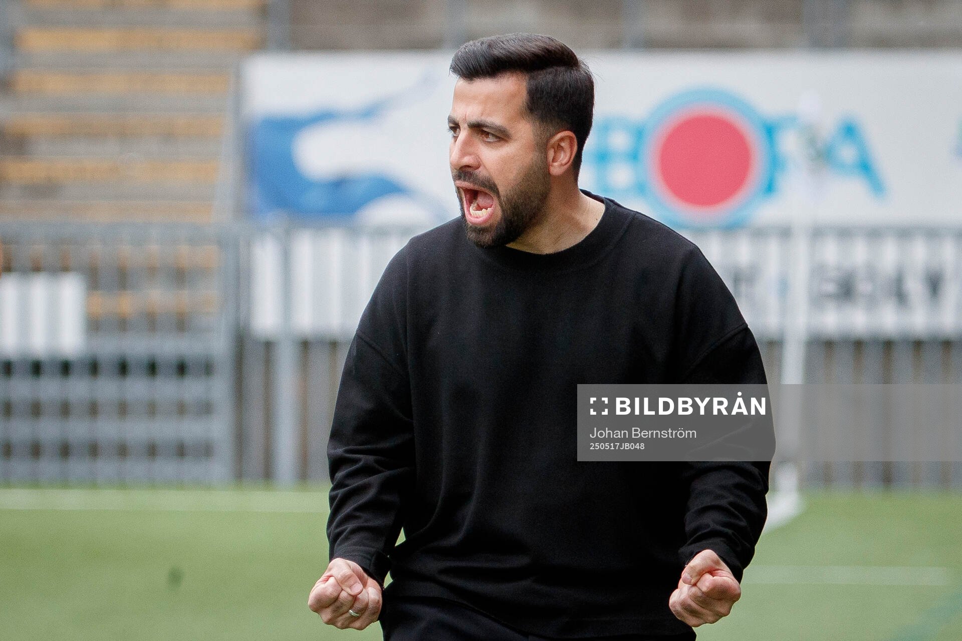 GIF Sundsvalls huvudtränare Erol Ates under fotbollsmatchen i Superettan mellan Örebro och GIF Sundsvall den 17 maj 2025 i Örebro. 