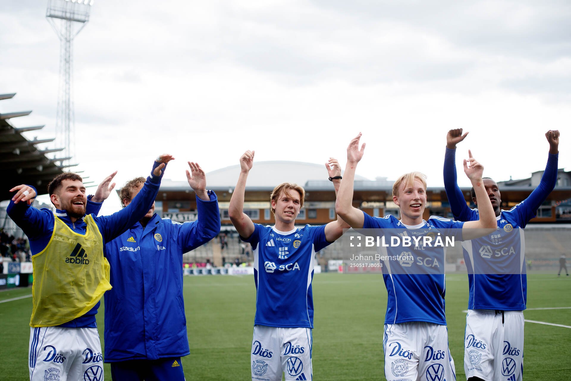 GIF Sundsvalls Ture Sandberg jublar efter matchen under fotbollsmatchen i Superettan mellan Örebro och GIF Sundsvall den 17 maj 2025 i Örebro.