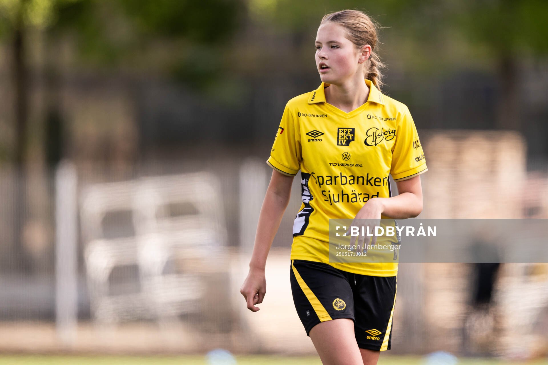 Elfsborgs Lova Holmén under fotbollsmatchen i F17 Division 1 mellan Elfsborg och Utsikten den 17 maj 2025 i Borås. 