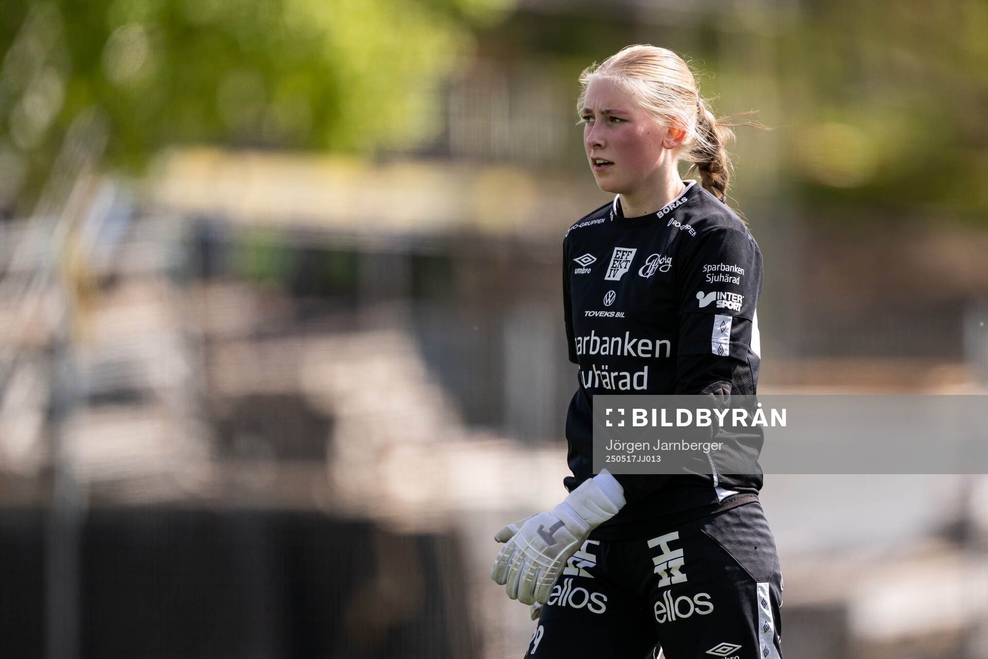 Elfsborgs målvakt Julia Sjöberg under fotbollsmatchen i F17 Division 1 mellan Elfsborg och Utsikten den 17 maj 2025 i Borås. 