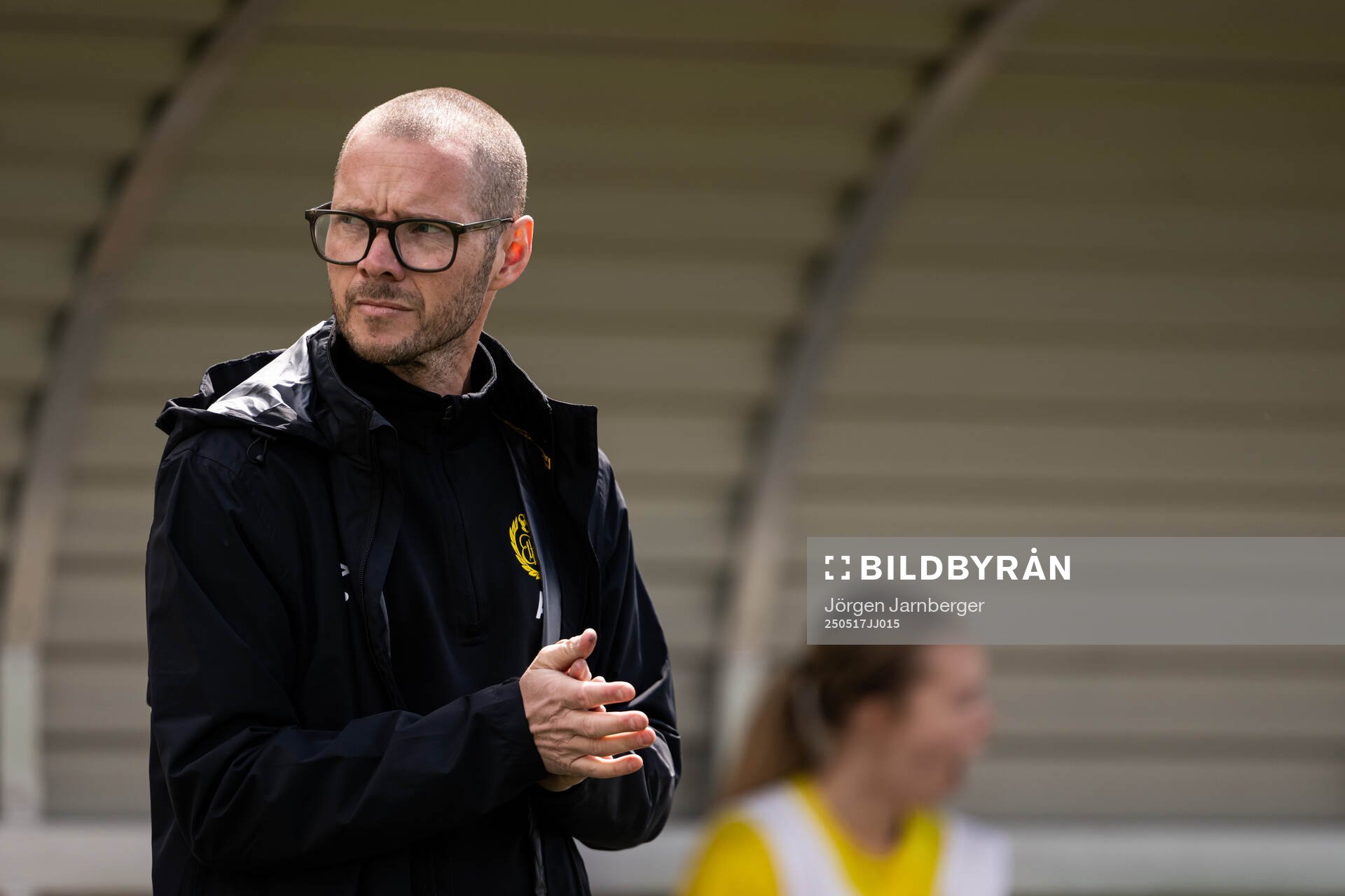 Elfsborgs tränare Andreas Holmén under fotbollsmatchen i F17 Division 1 mellan Elfsborg och Utsikten den 17 maj 2025 i Borås. 
