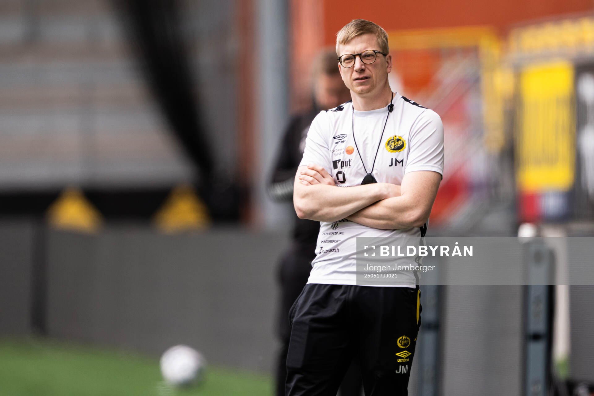 Elfsborgs tränare Johan Mattsson under fotbollsmatchen i P19 Allsvenskan mellan Elfsborg och Kalmar FF den 17 maj 2025 i Borås. 