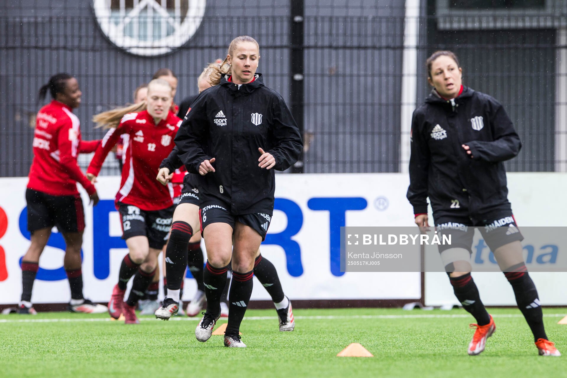 Piteås Olivia Holm inför fotbollsmatchen i Damallsvenskan mellan Hammarby och Piteå den 17 maj 2025 i Stockholm. 