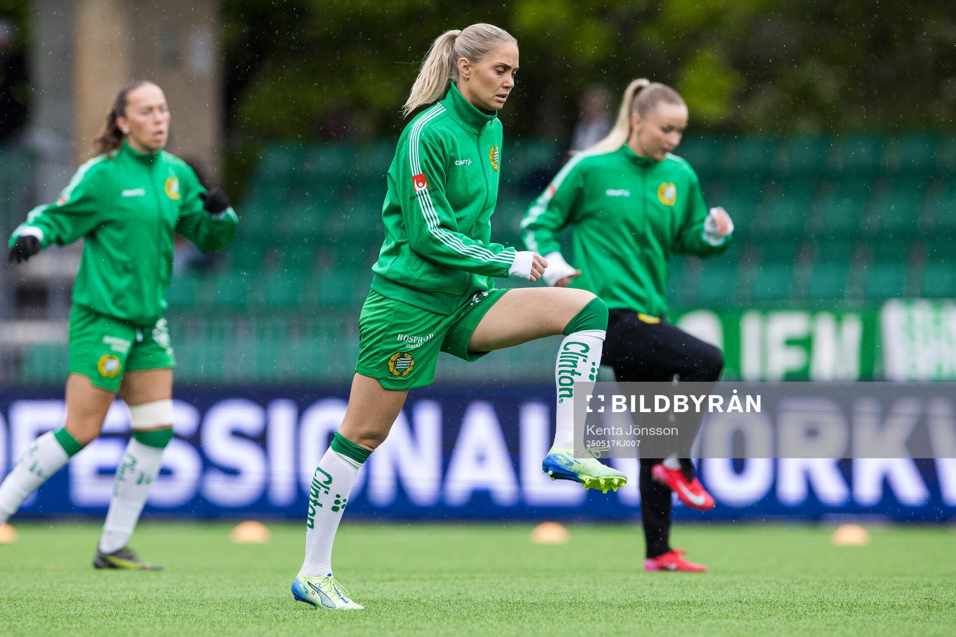 Hammarbys Alice Carlsson inför fotbollsmatchen i Damallsvenskan mellan Hammarby och Piteå den 17 maj 2025 i Stockholm. 