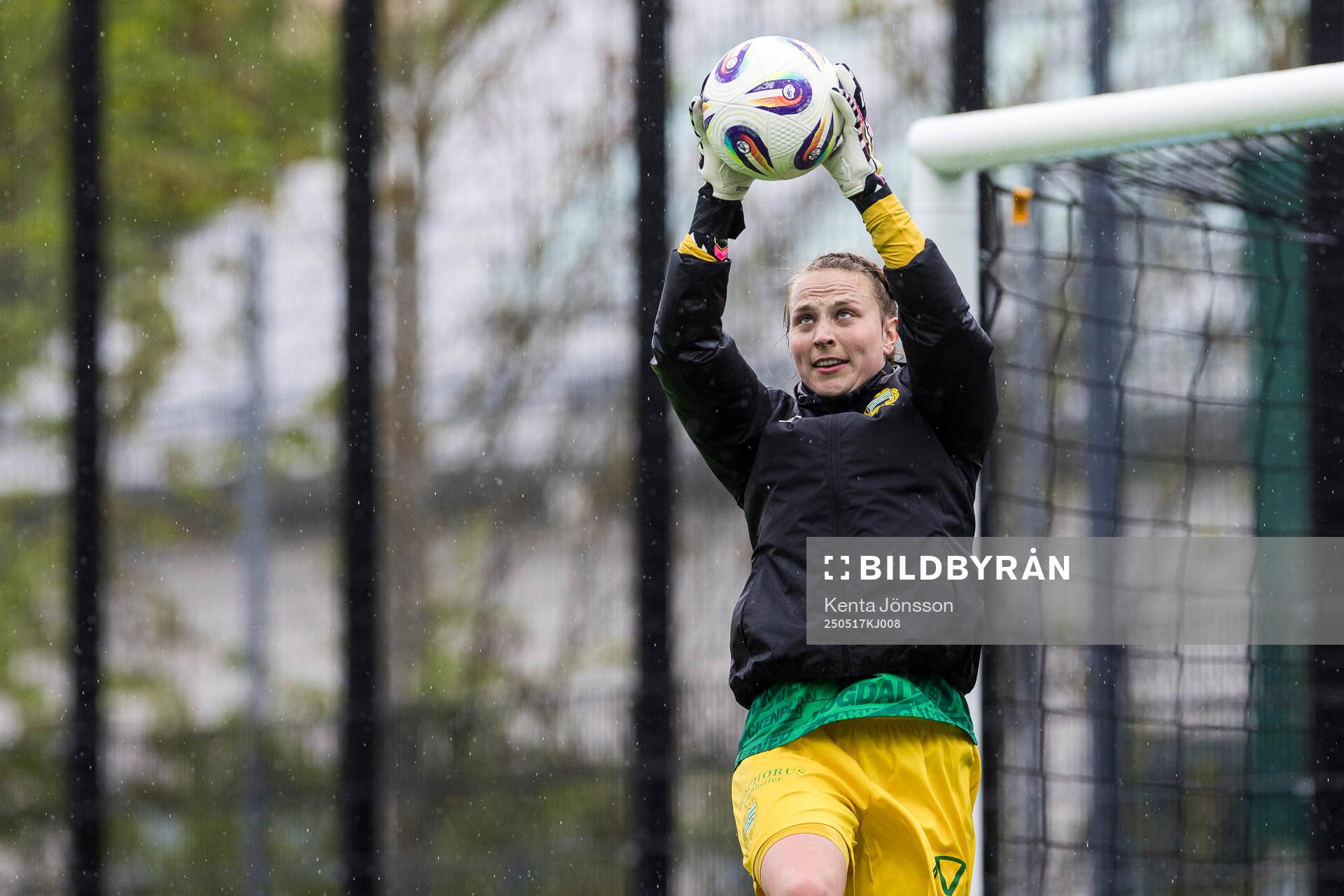 Hammarbys Anna Tamminen inför fotbollsmatchen i Damallsvenskan mellan Hammarby och Piteå den 17 maj 2025 i Stockholm. 