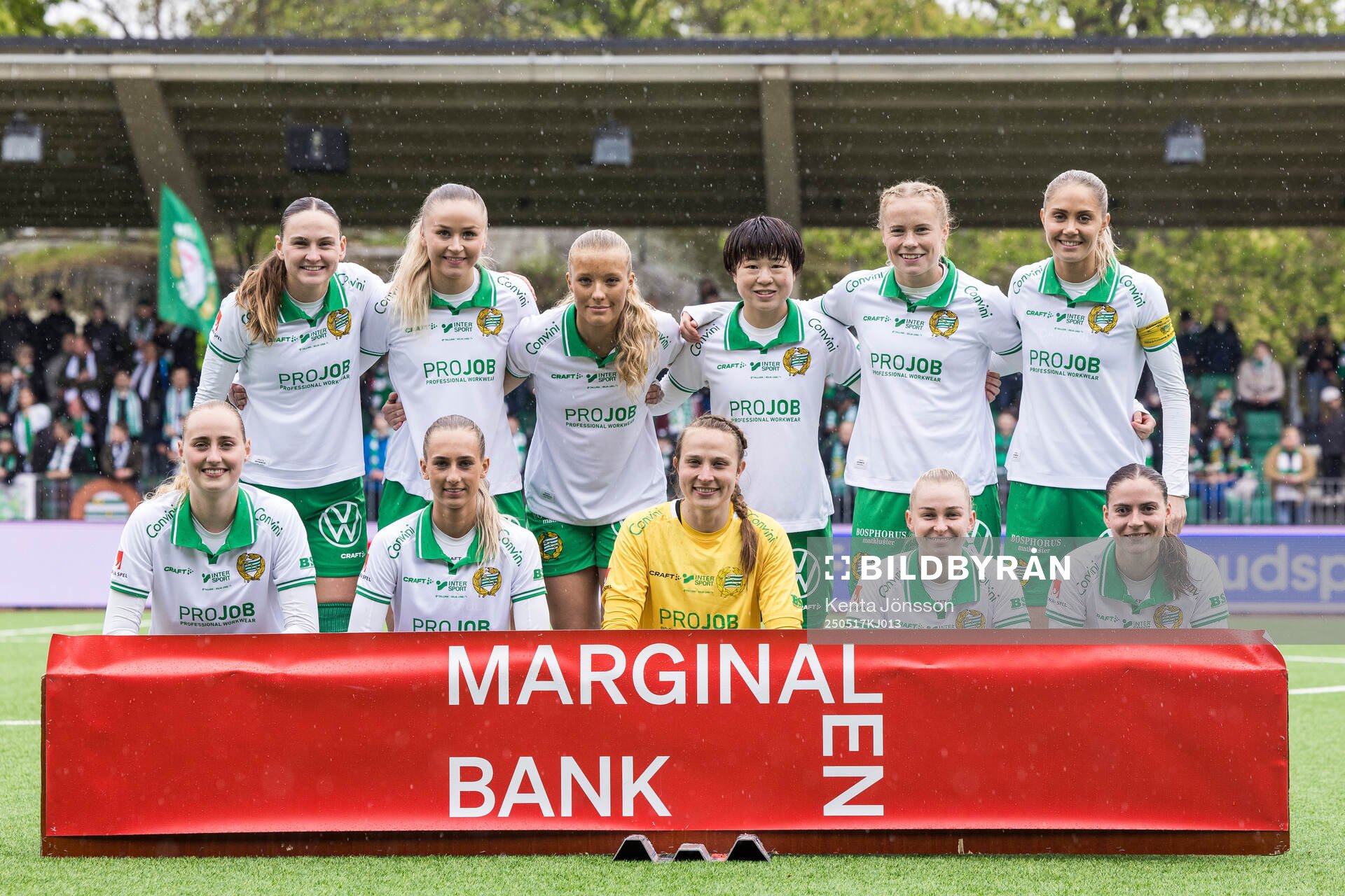 Hammarbys startelva poserar för en lagbild inför fotbollsmatchen i Damallsvenskan mellan Hammarby och Piteå den 17 maj 2025 i Stockholm. 