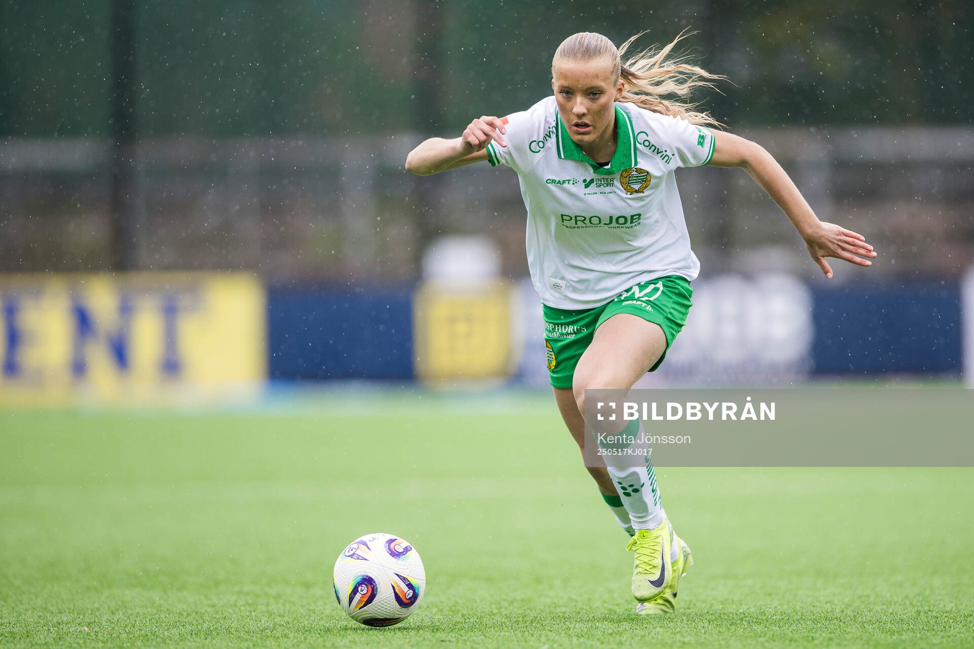 Hammarbys Smilla Holmberg under fotbollsmatchen i Damallsvenskan mellan Hammarby och Piteå den 17 maj 2025 i Stockholm. 