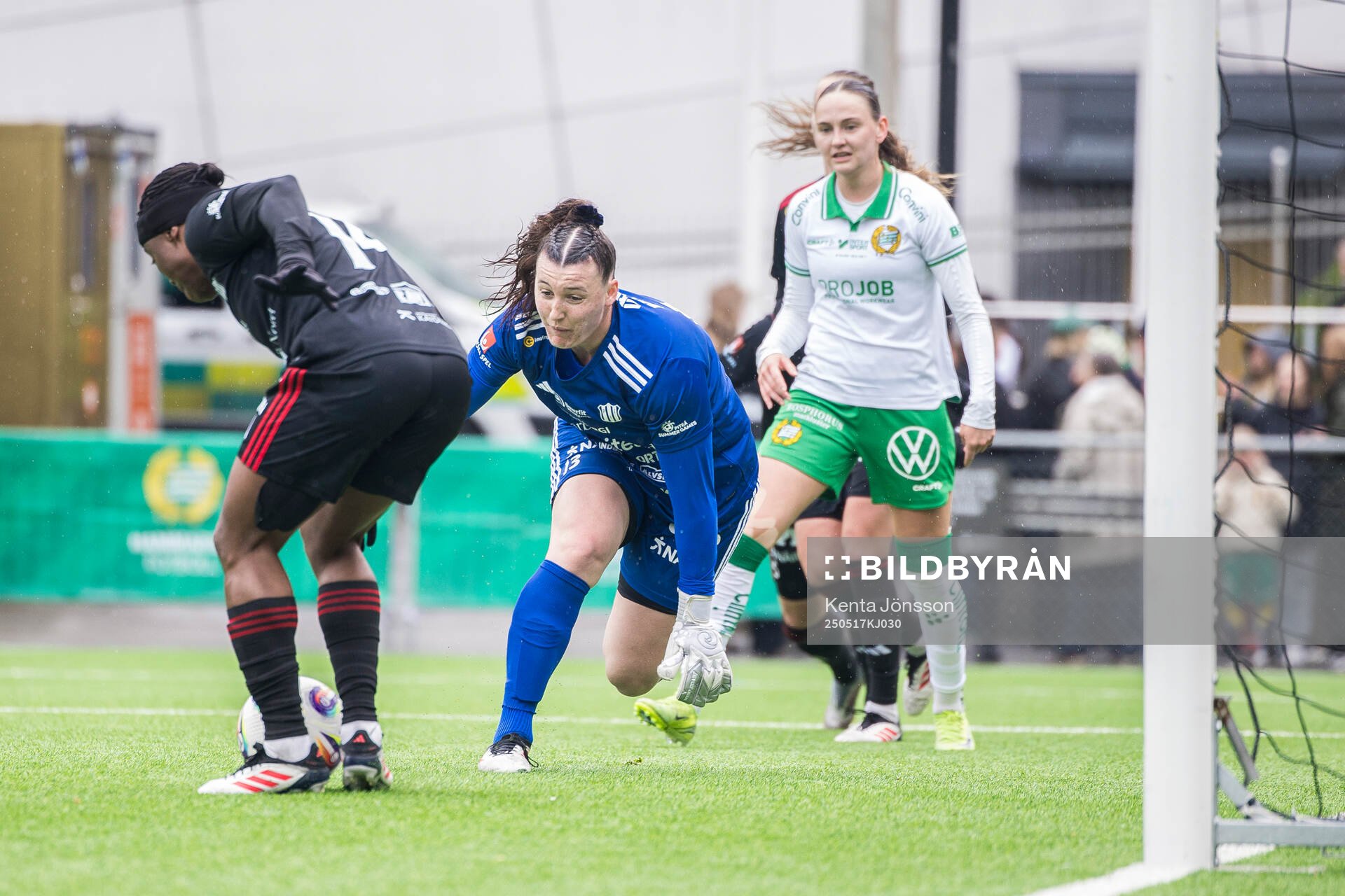 Piteås Faith Ikidi Michael och Lauren Brzykcy under fotbollsmatchen i Damallsvenskan mellan Hammarby och Piteå den 17 maj 2025 i Stockholm.