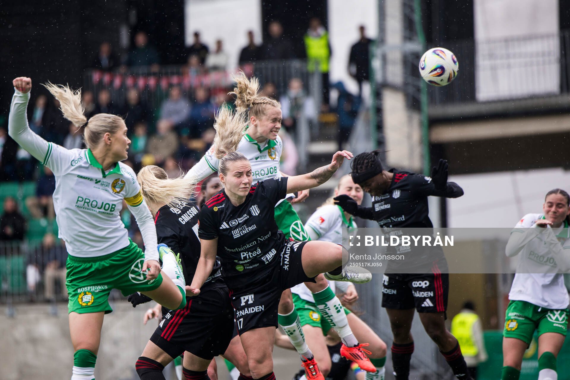 Hammarbys Julie Blakstad gör 1-0 under fotbollsmatchen i Damallsvenskan mellan Hammarby och Piteå den 17 maj 2025 i Stockholm. 
