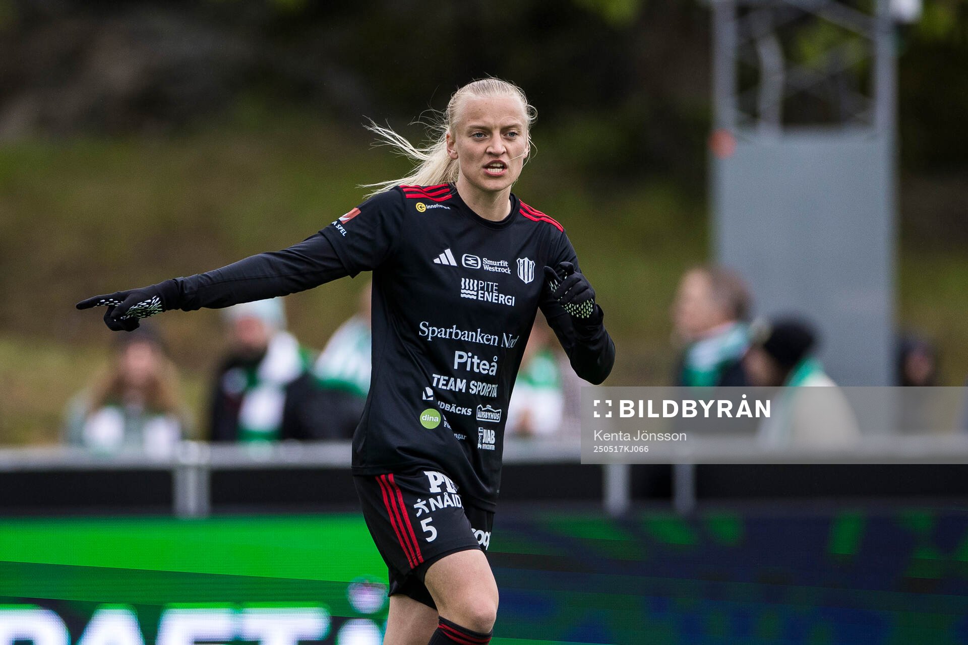 Piteås Wilma Carlsson under fotbollsmatchen i Damallsvenskan mellan Hammarby och Piteå den 17 maj 2025 i Stockholm. 