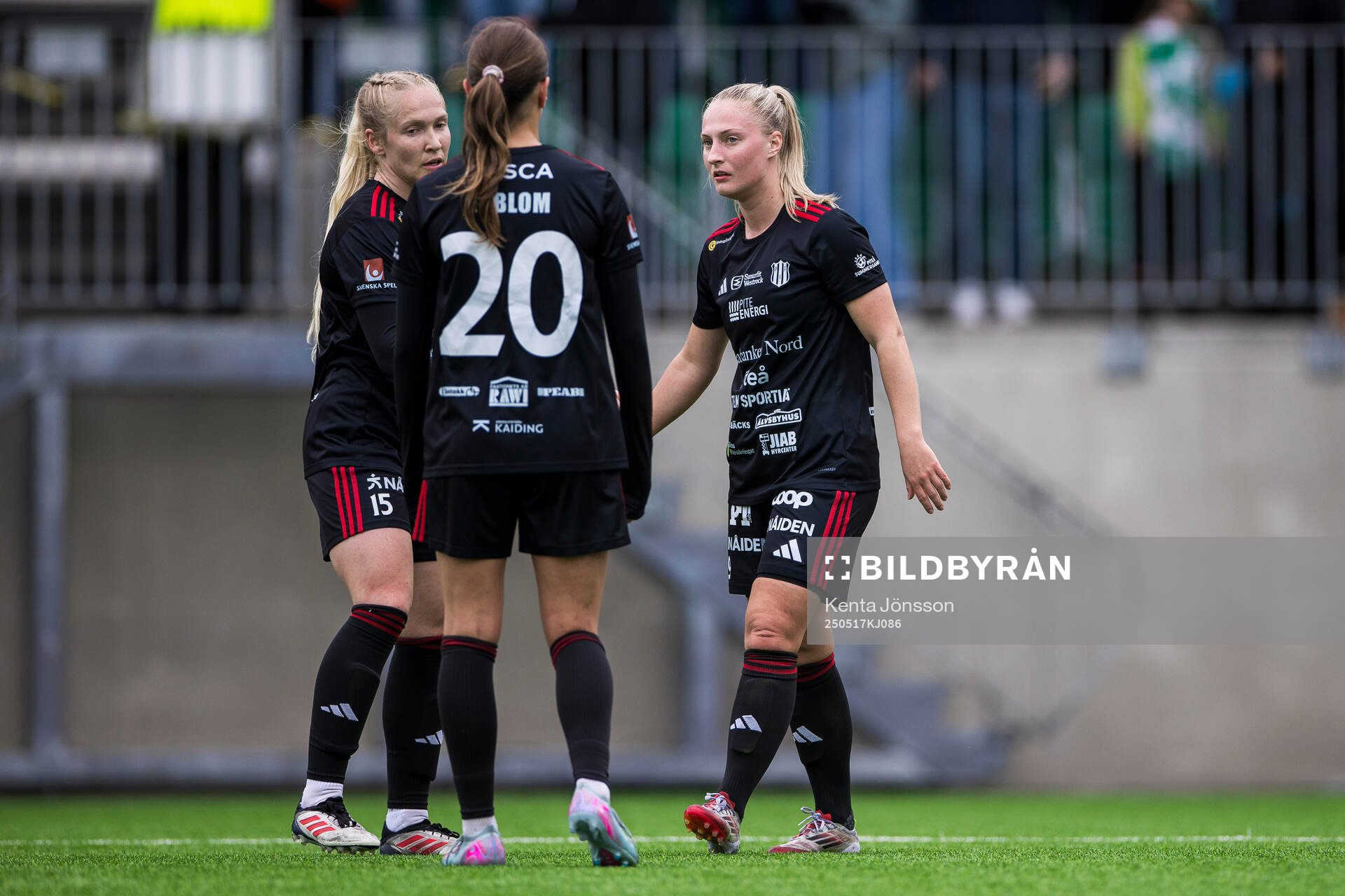 Piteås Maggy Henschler och Emma Viklund deppar