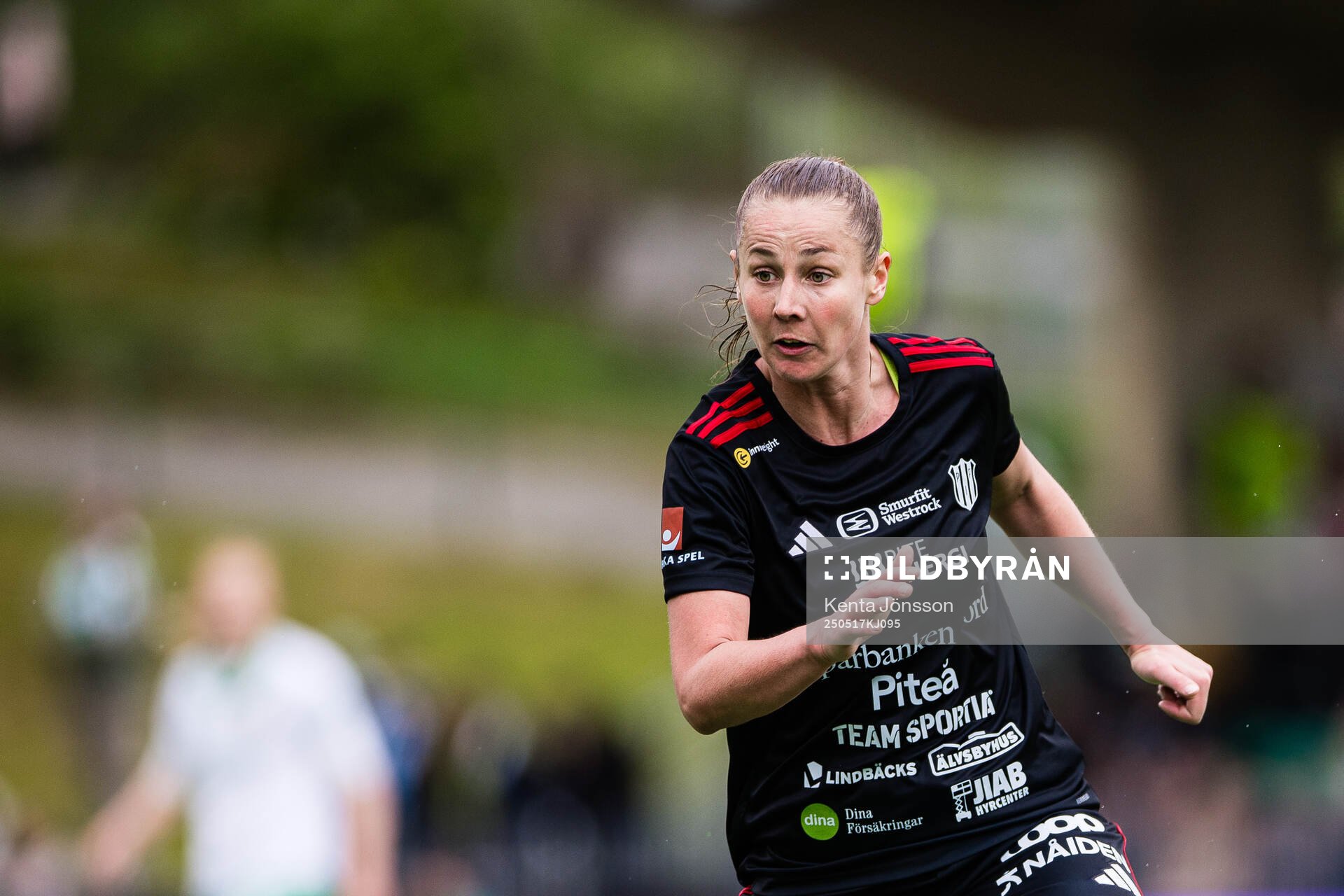 Piteås Olivia Holm under fotbollsmatchen i Damallsvenskan mellan Hammarby och Piteå den 17 maj 2025 i Stockholm. 