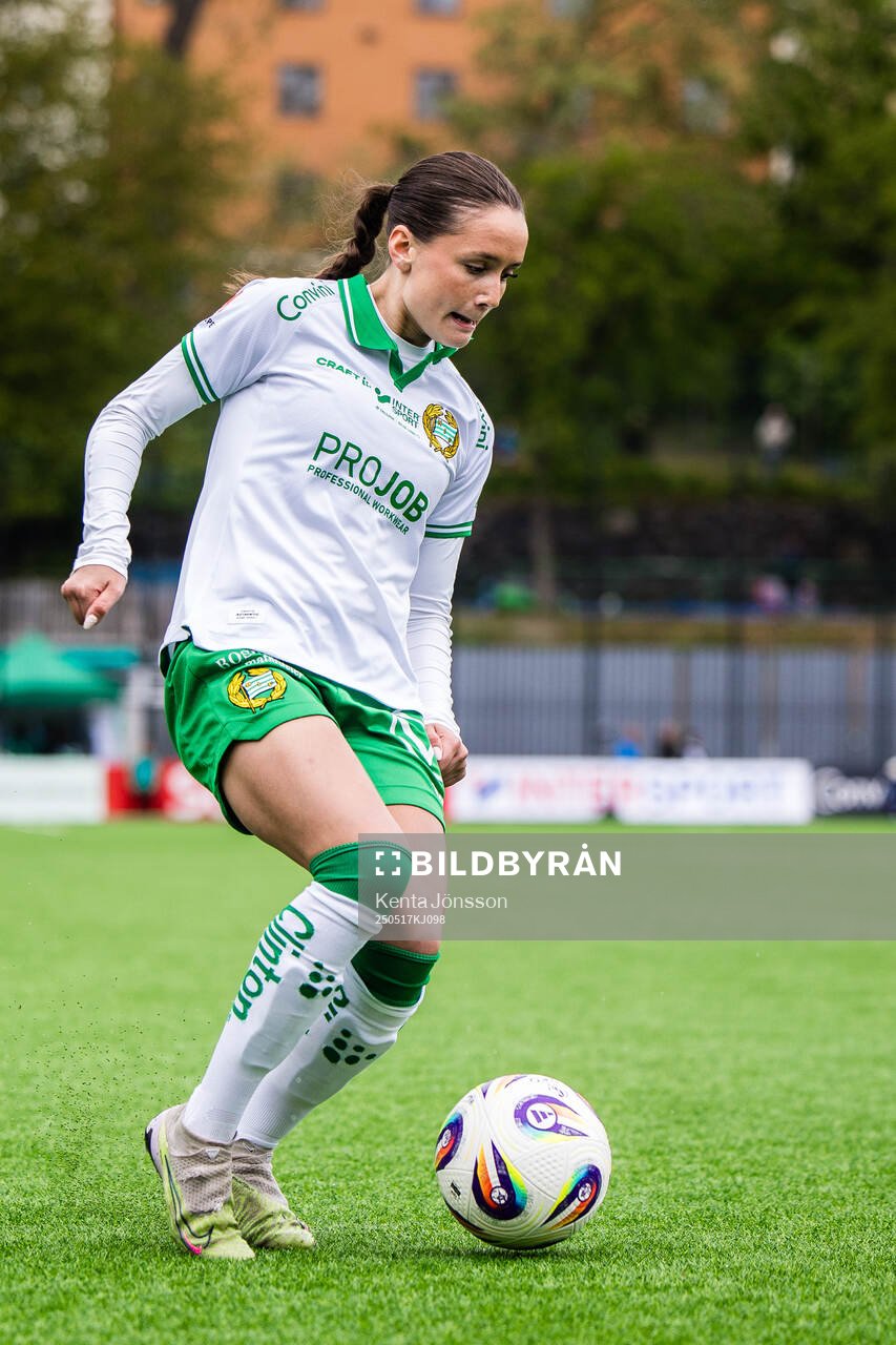 Hammarbys Vera Blom under fotbollsmatchen i Damallsvenskan mellan Hammarby och Piteå den 17 maj 2025 i Stockholm. 