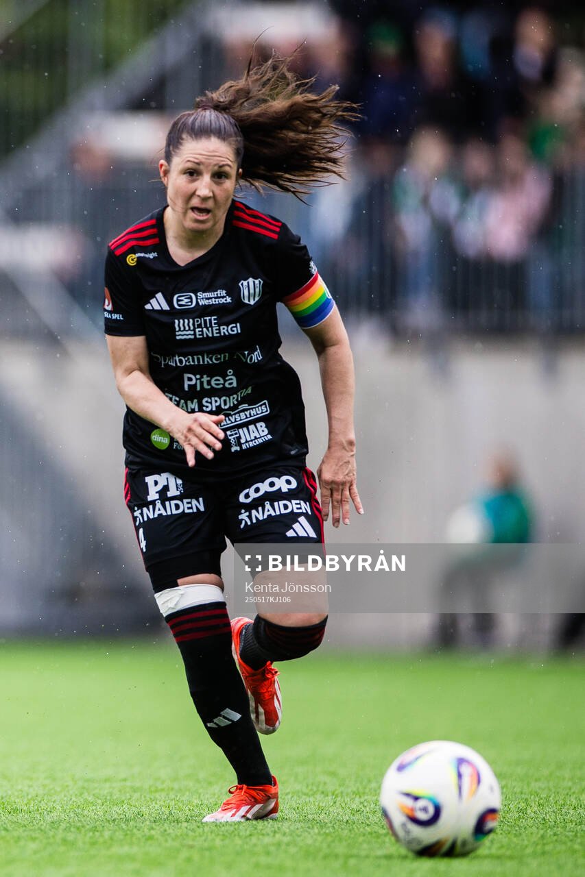 Piteås Josefin Johansson under fotbollsmatchen i Damallsvenskan mellan Hammarby och Piteå den 17 maj 2025 i Stockholm. 