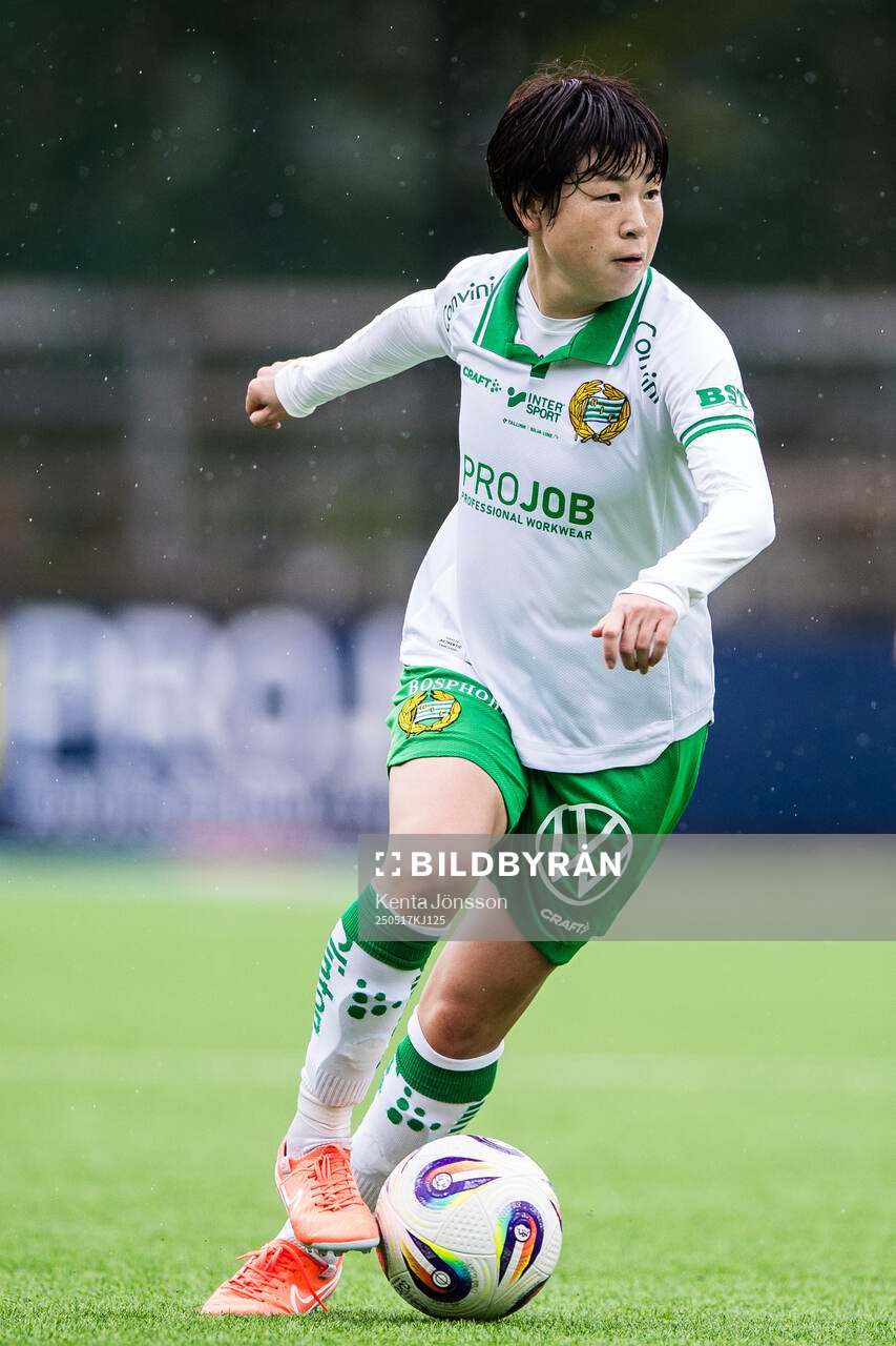 Hammarbys Asato Miyagawa under fotbollsmatchen i Damallsvenskan mellan Hammarby och Piteå den 17 maj 2025 i Stockholm. 