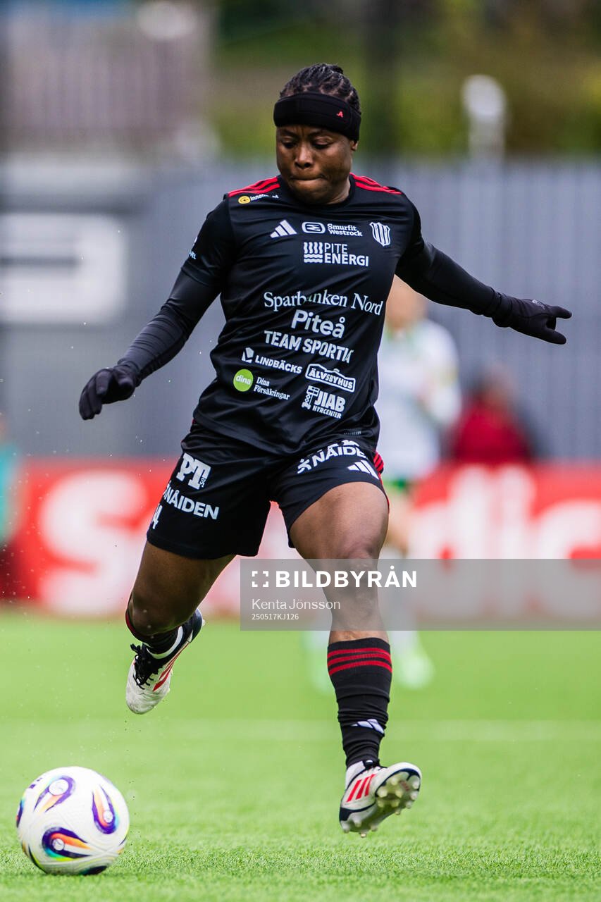 Piteås Faith Ikidi Michael under fotbollsmatchen i Damallsvenskan mellan Hammarby och Piteå den 17 maj 2025 i Stockholm. 