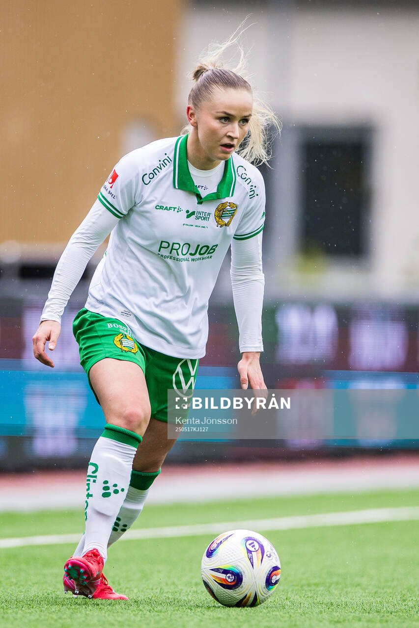 Hammarbys Anna Jøsendal under fotbollsmatchen i Damallsvenskan mellan Hammarby och Piteå den 17 maj 2025 i Stockholm. 