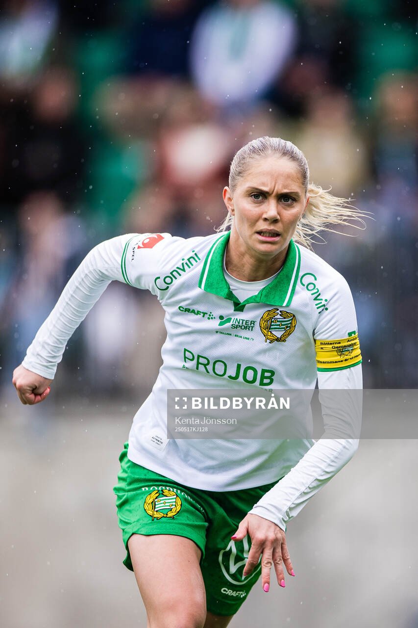 Hammarbys Alice Carlsson under fotbollsmatchen i Damallsvenskan mellan Hammarby och Piteå den 17 maj 2025 i Stockholm. 