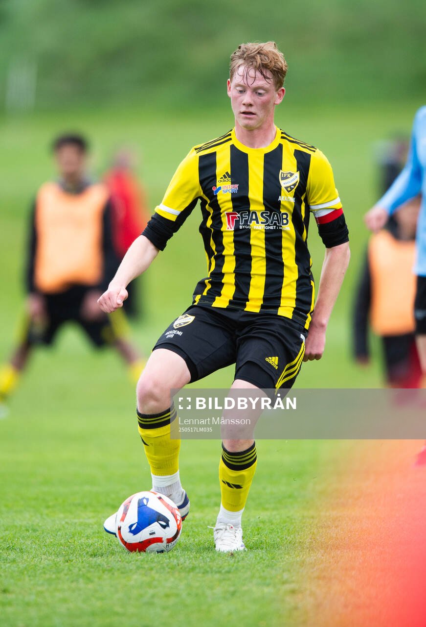 IFK Hässleholms Fabian Arvidsson i matchen i P19 division