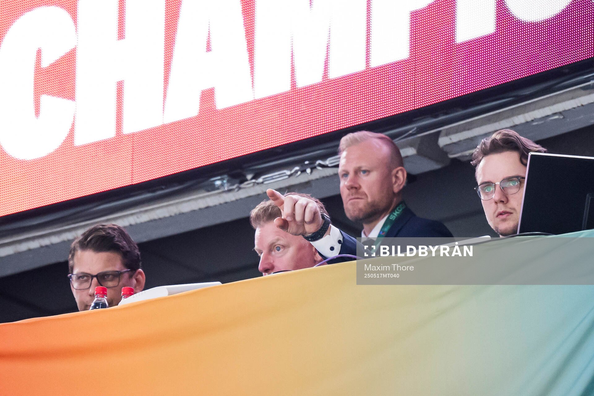 Senior advisor Daniel Alfredsson and assistant General