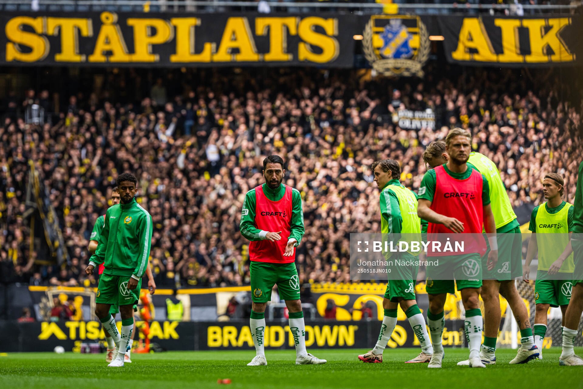 Hammarbys Nahir Besara inför fotbollsmatchen i Allsvenskan mellan AIK och Hammarby den 18 maj 2025 i Stockholm. 