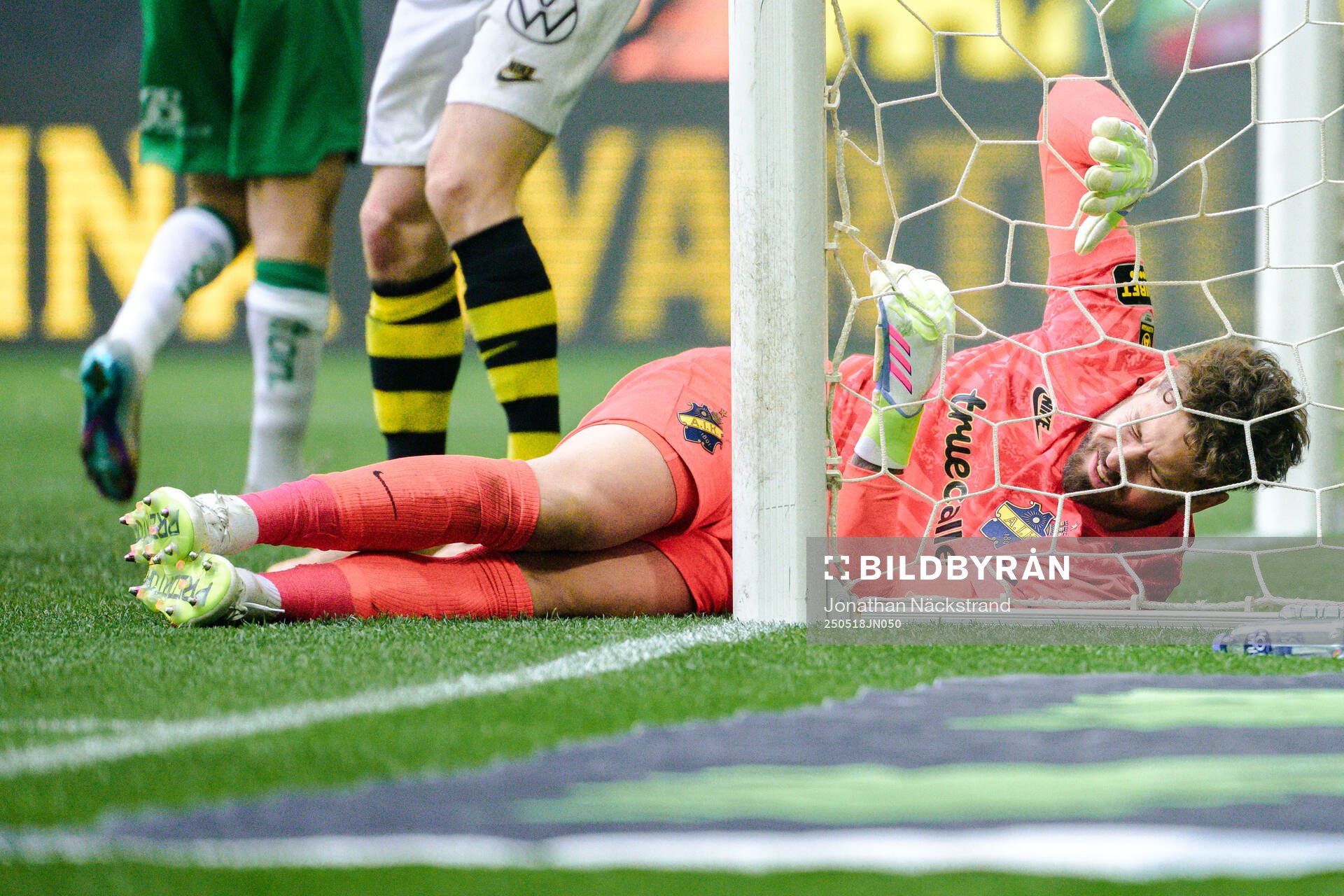 AIKs målvakt Kristoffer Nordfeldt under fotbollsmatchen i Allsvenskan mellan AIK och Hammarby den 18 maj 2025 i Stockholm. 
