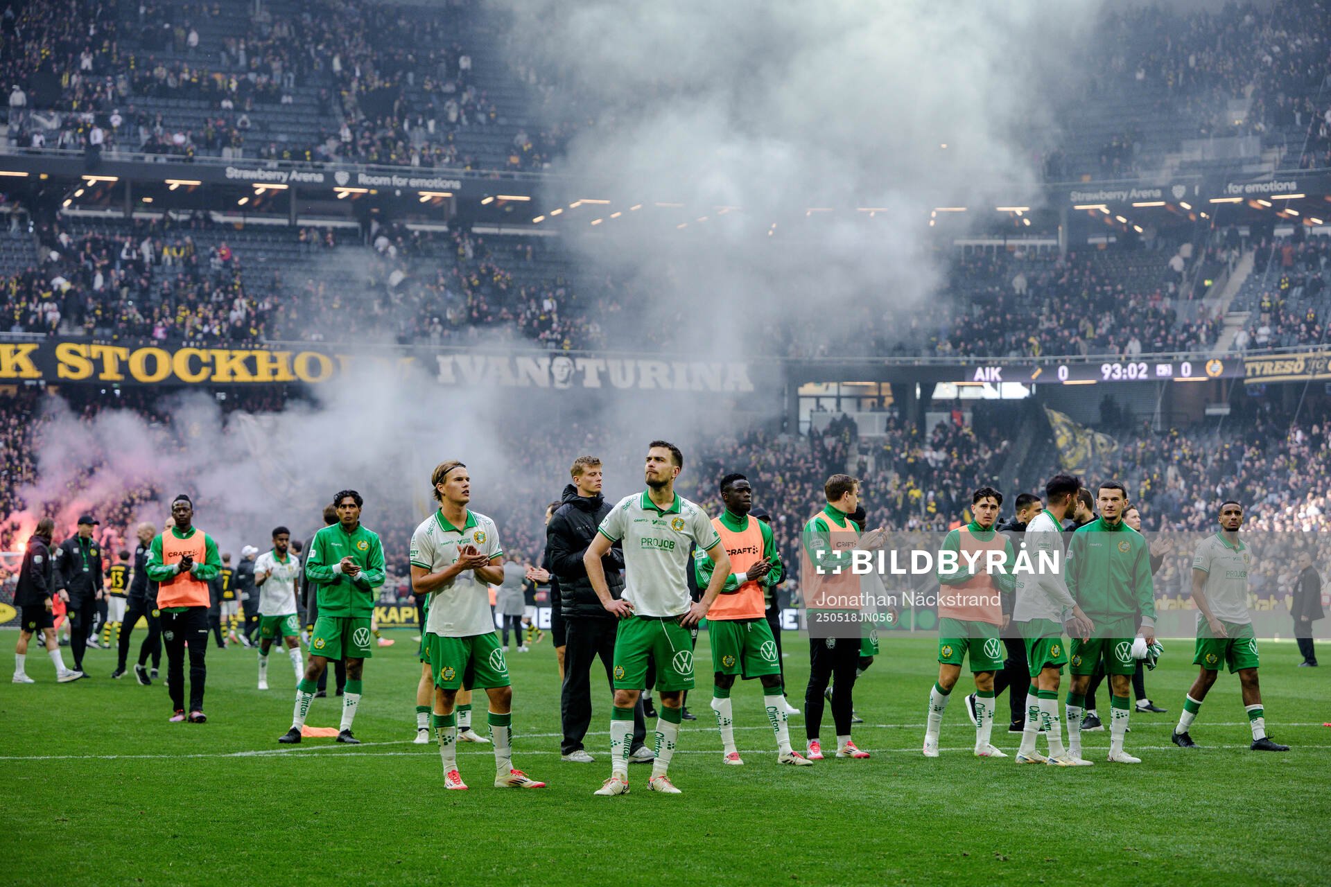 Hammarbys spelare efter fotbollsmatchen i Allsvenskan mellan AIK och Hammarby den 18 maj 2025 i Stockholm. 