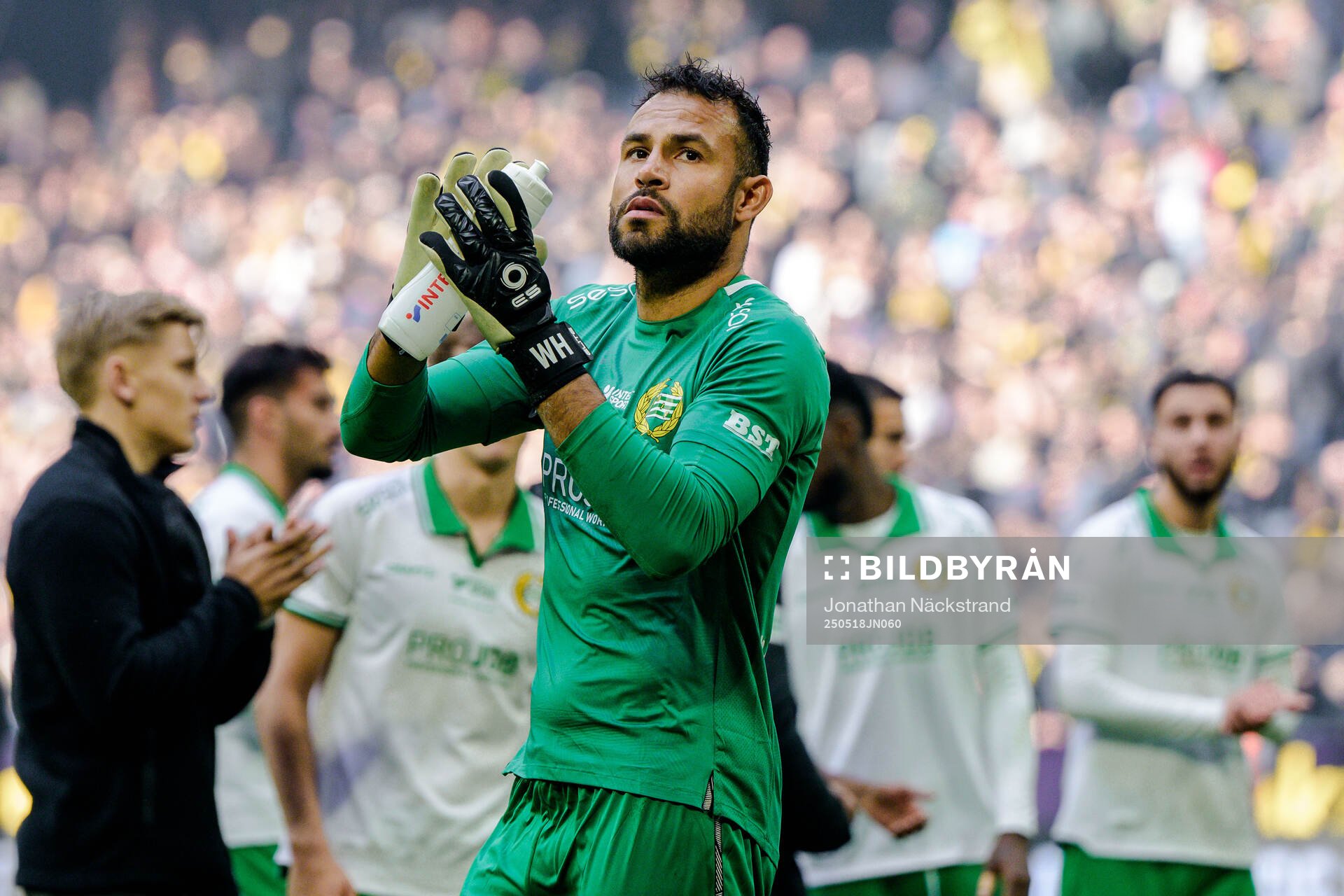 Hammarbys målvakt Warner Hahn efter fotbollsmatchen i Allsvenskan mellan AIK och Hammarby den 18 maj 2025 i Stockholm. 