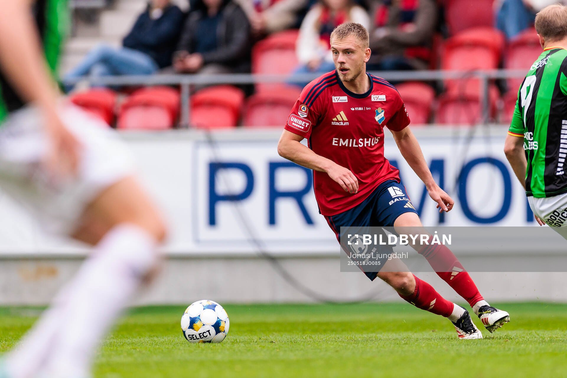Östers Dennis Olsson under fotbollsmatchen i Allsvenskan mellan Öster och GAIS den 18 maj 2025 i Växjö. 