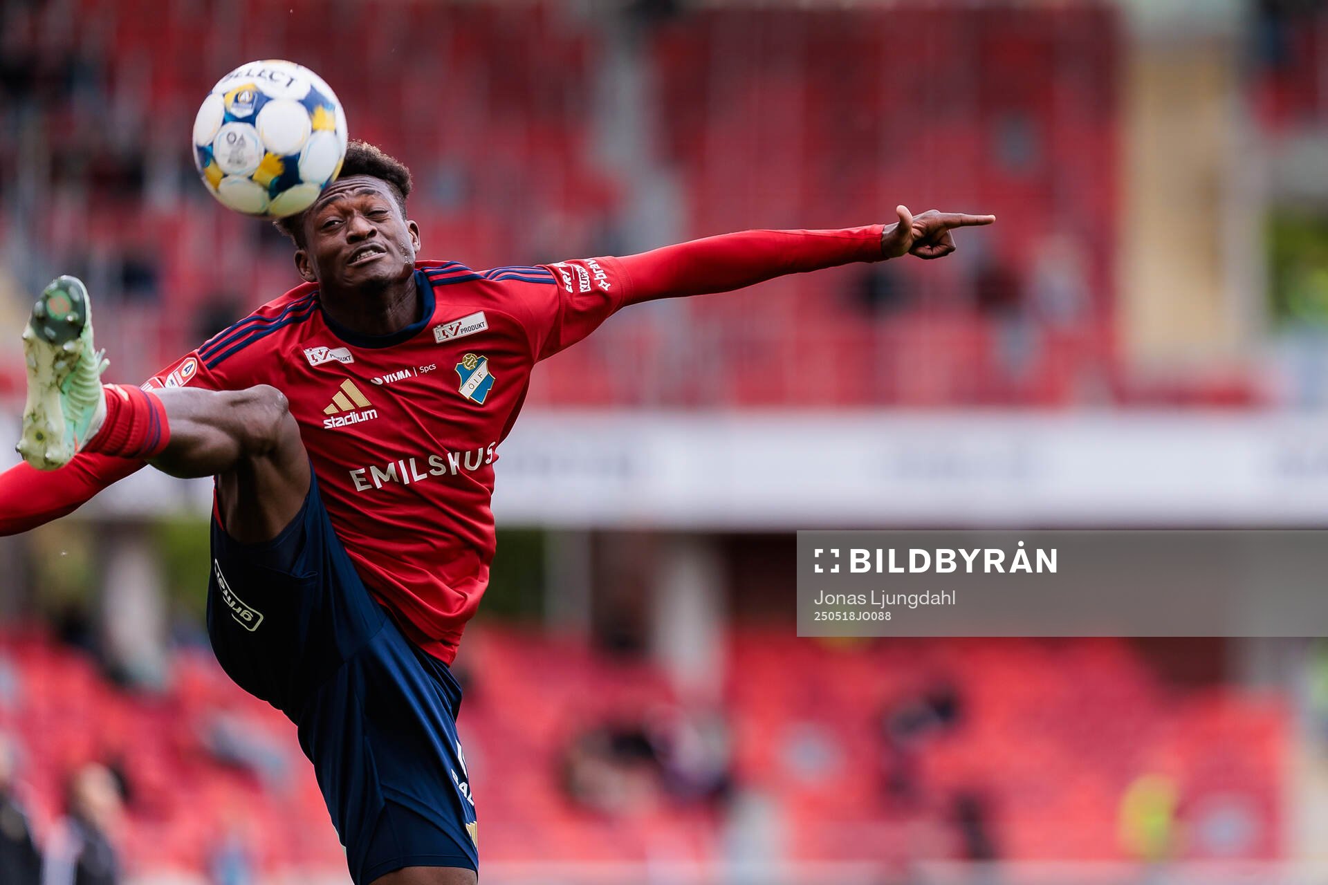 Östers Kingsley Gyamfi under fotbollsmatchen i Allsvenskan mellan Öster och GAIS den 18 maj 2025 i Växjö. 
