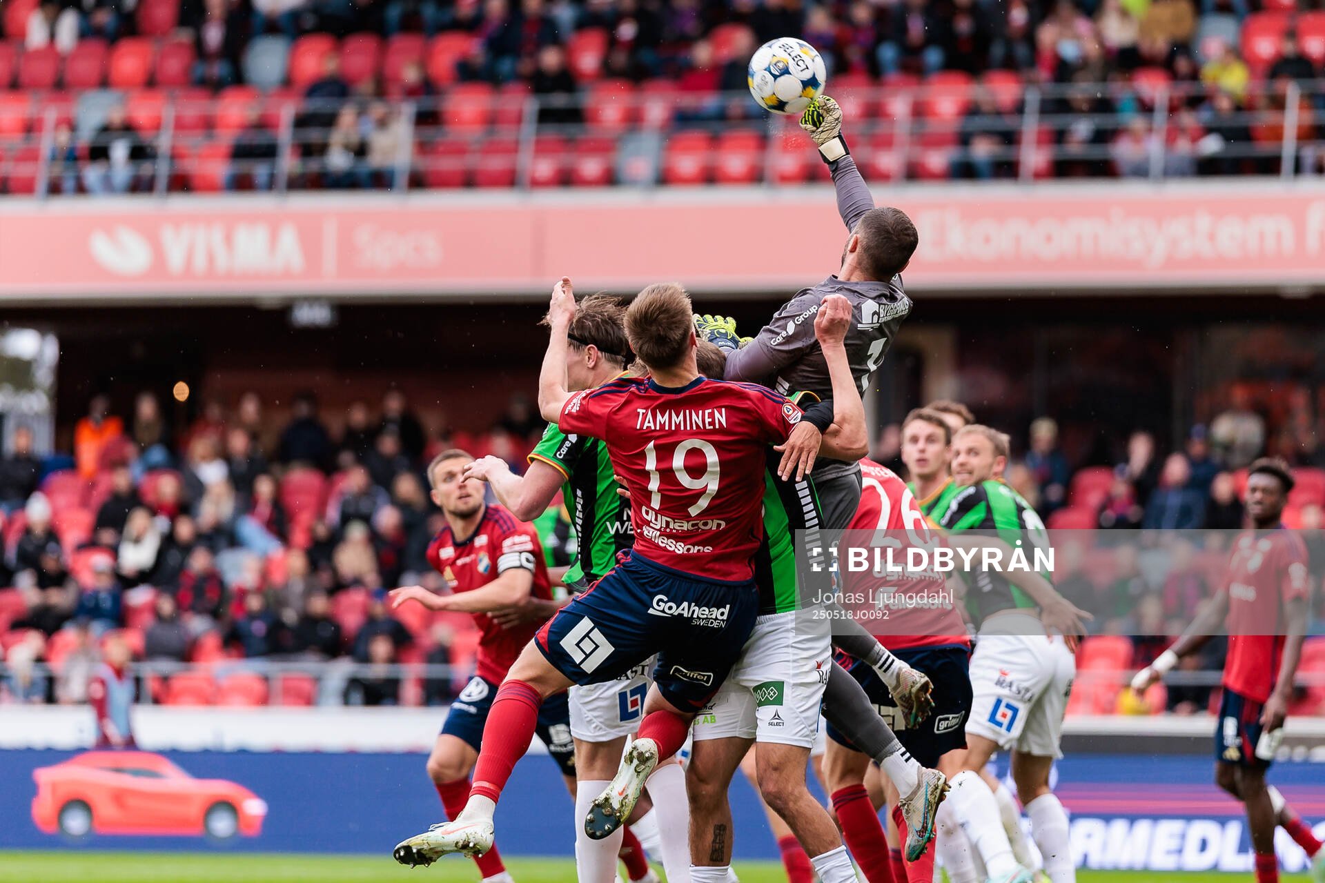 GAIS målvakt Mergim Krasniqi under fotbollsmatchen i Allsvenskan mellan Öster och GAIS den 18 maj 2025 i Växjö. 