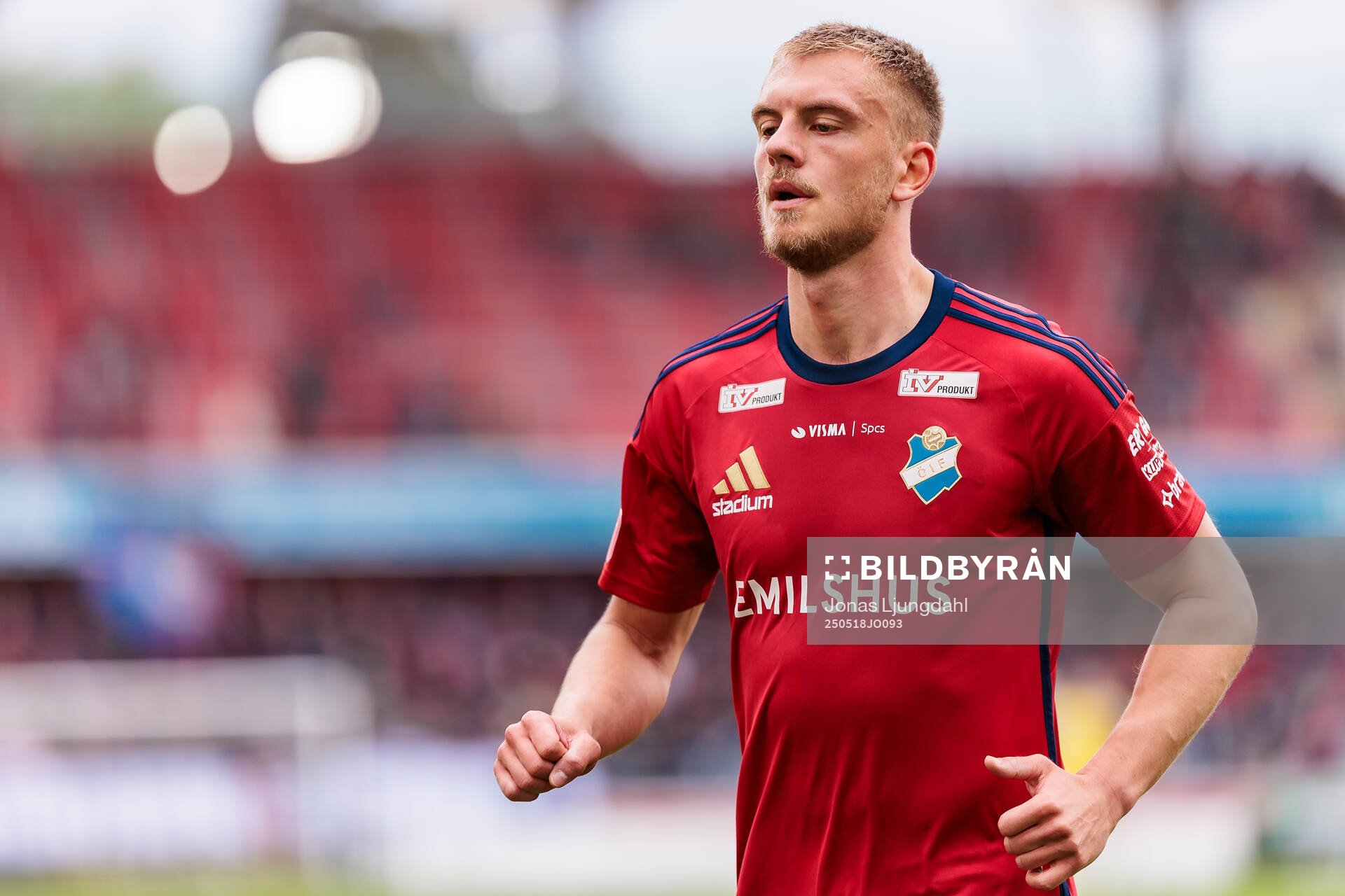 Östers Dennis Olsson under fotbollsmatchen i Allsvenskan mellan Öster och GAIS den 18 maj 2025 i Växjö. 