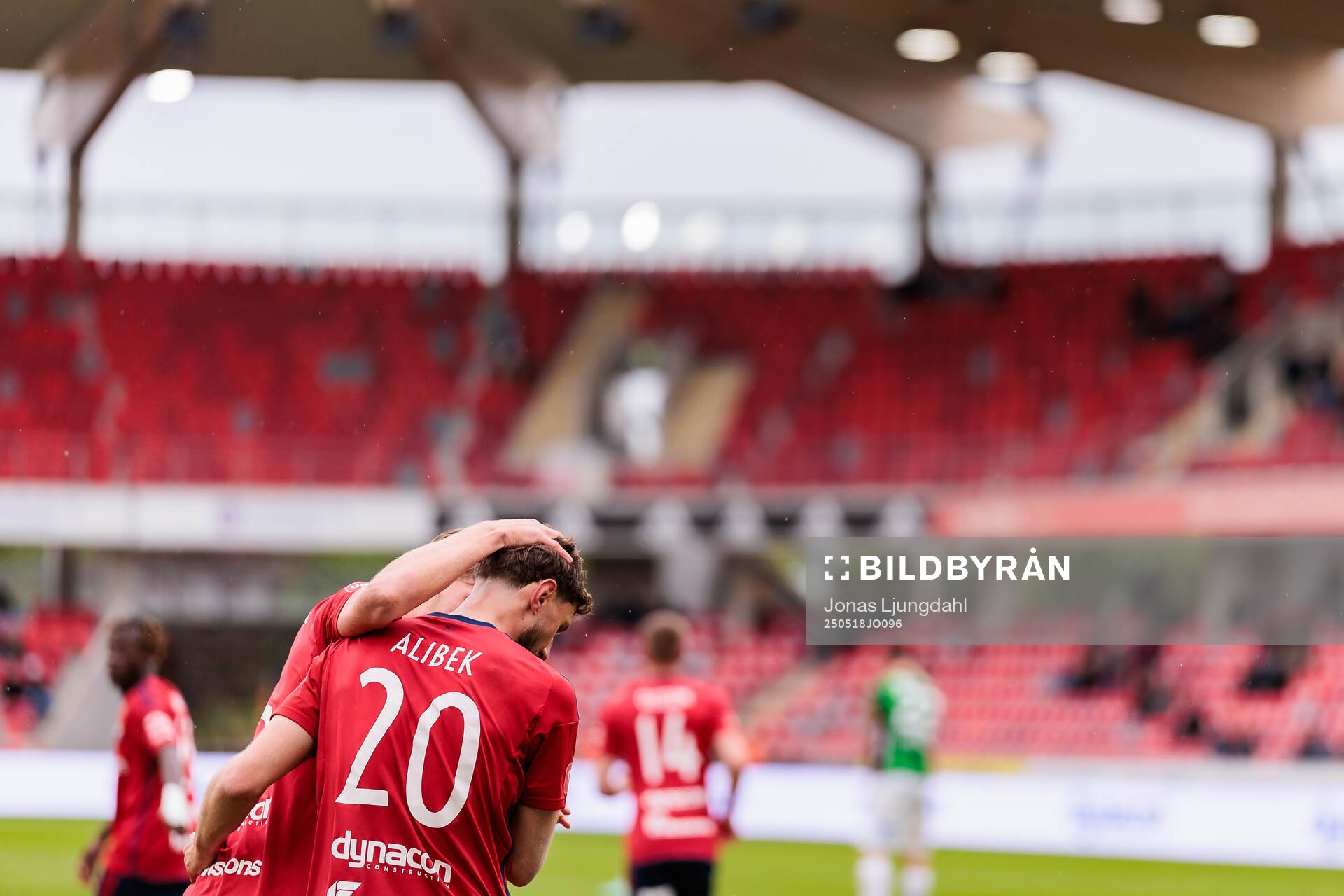 Östers Alibek Aliev jublar efter mål 1-0 under fotbollsmatchen i Allsvenskan mellan Öster och GAIS den 18 maj 2025 i Växjö. 
