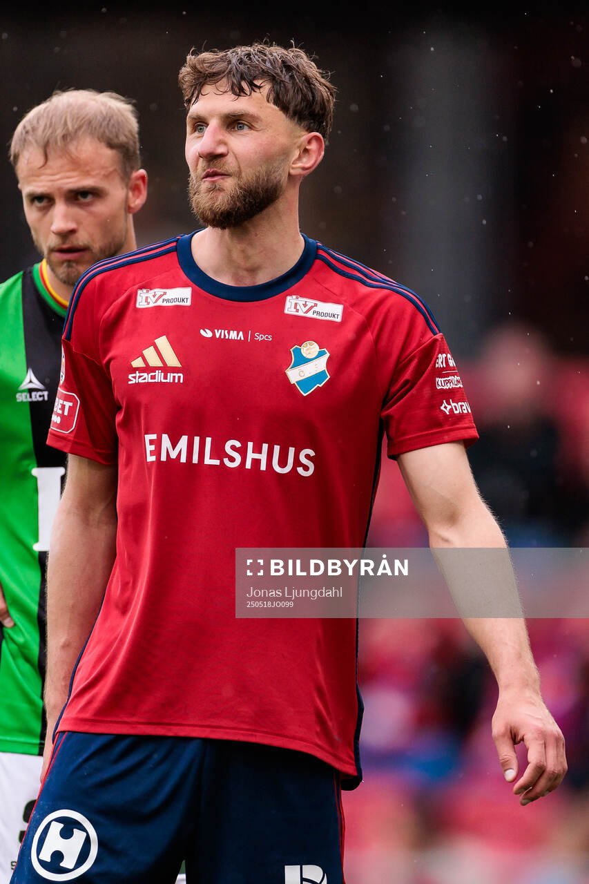 Östers Alibek Aliev under fotbollsmatchen i Allsvenskan mellan Öster och GAIS den 18 maj 2025 i Växjö. 