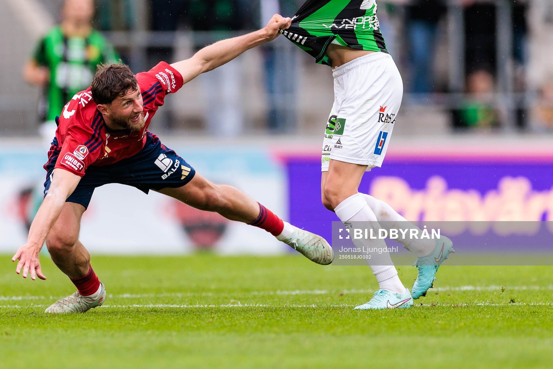 Östers Alibek Aliev under fotbollsmatchen i Allsvenskan mellan Öster och GAIS den 18 maj 2025 i Växjö. 