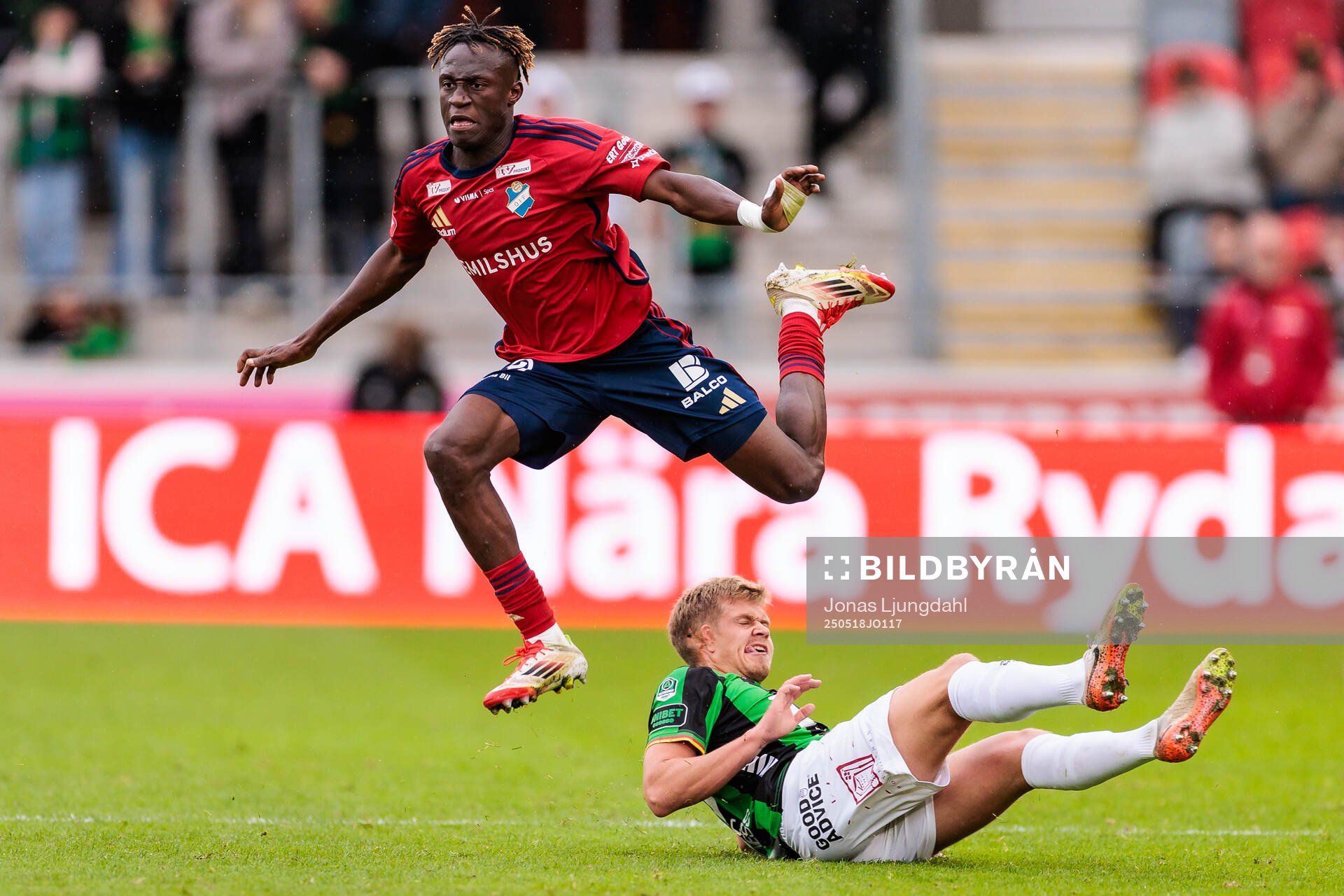 Östers Youssoupha Sanyang och GAIS Kevin Holmén
