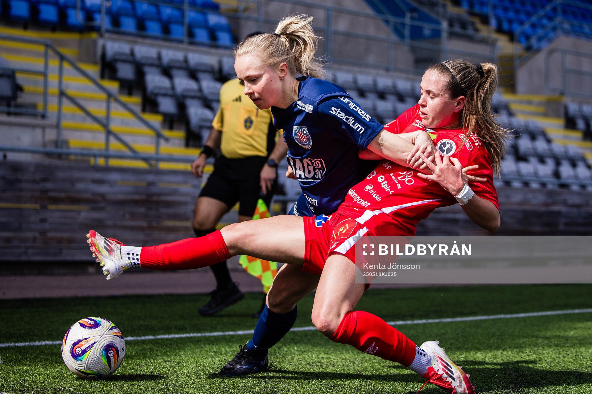Eskilstuna Uniteds Sara Emilia Ikonen och KIF Örebros Ella