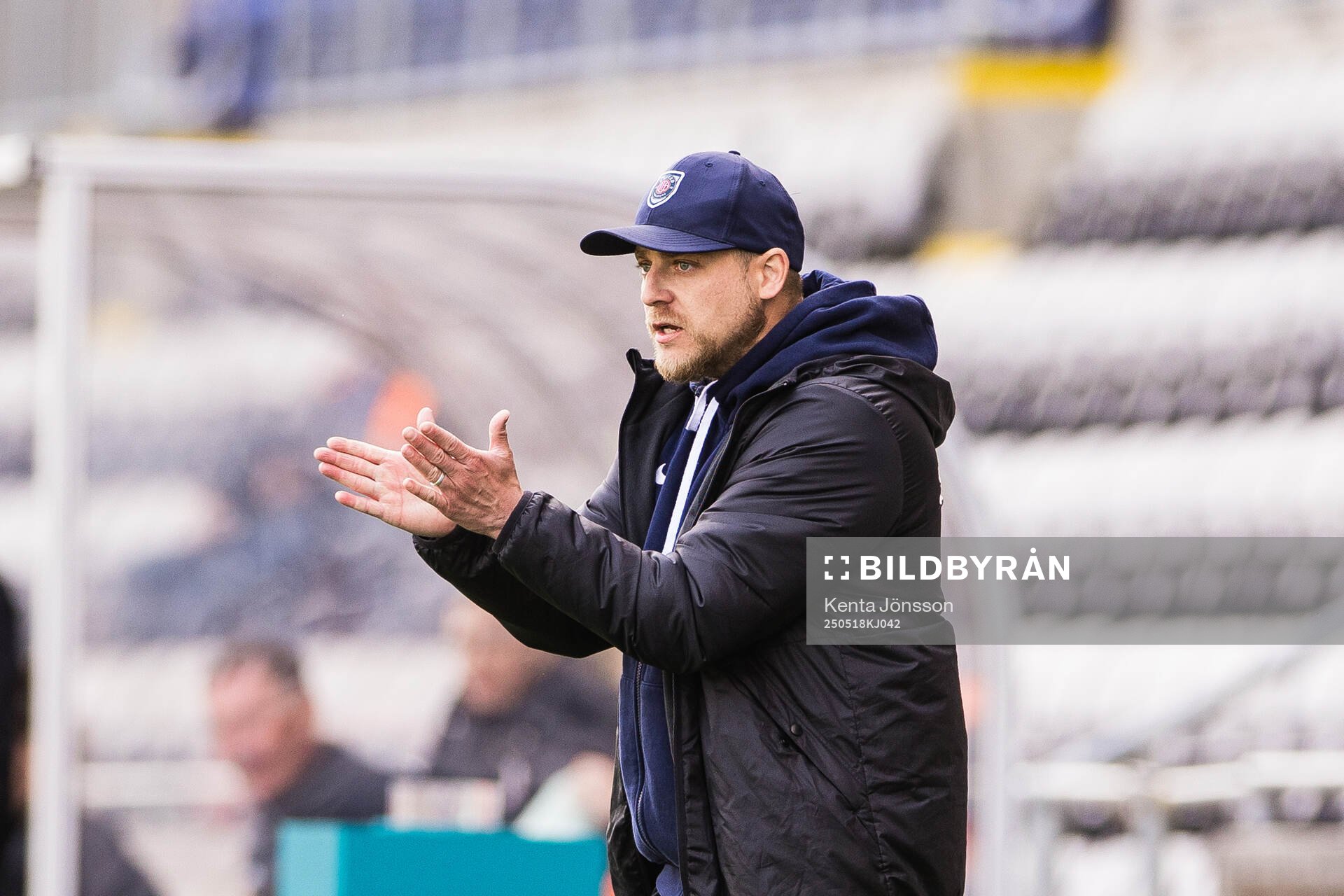 Eskilstuna Uniteds tränare Rickard Johansson under fotbollsmatchen i Elitettan mellan Eskilstuna United och KIF Örebro den 18 maj 2025 i Eskilstuna.